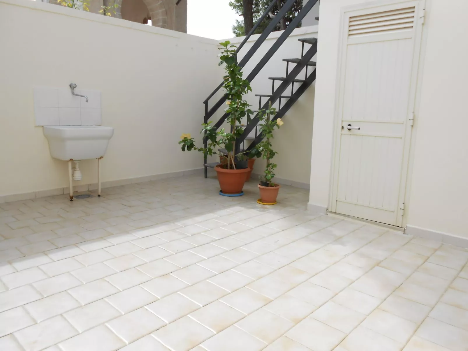 Helles, einladendes Ferienapartment mit Sonnenterrasse in Strandnähe-Buiten