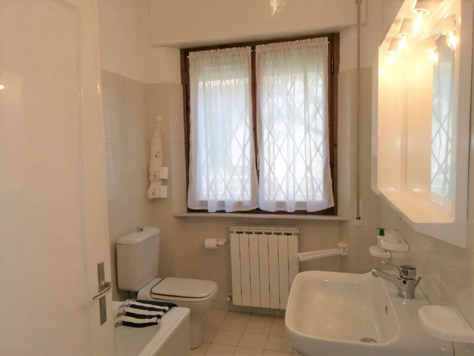 Ferienvilla mit Garten, Grill und Terrasse-Binnen