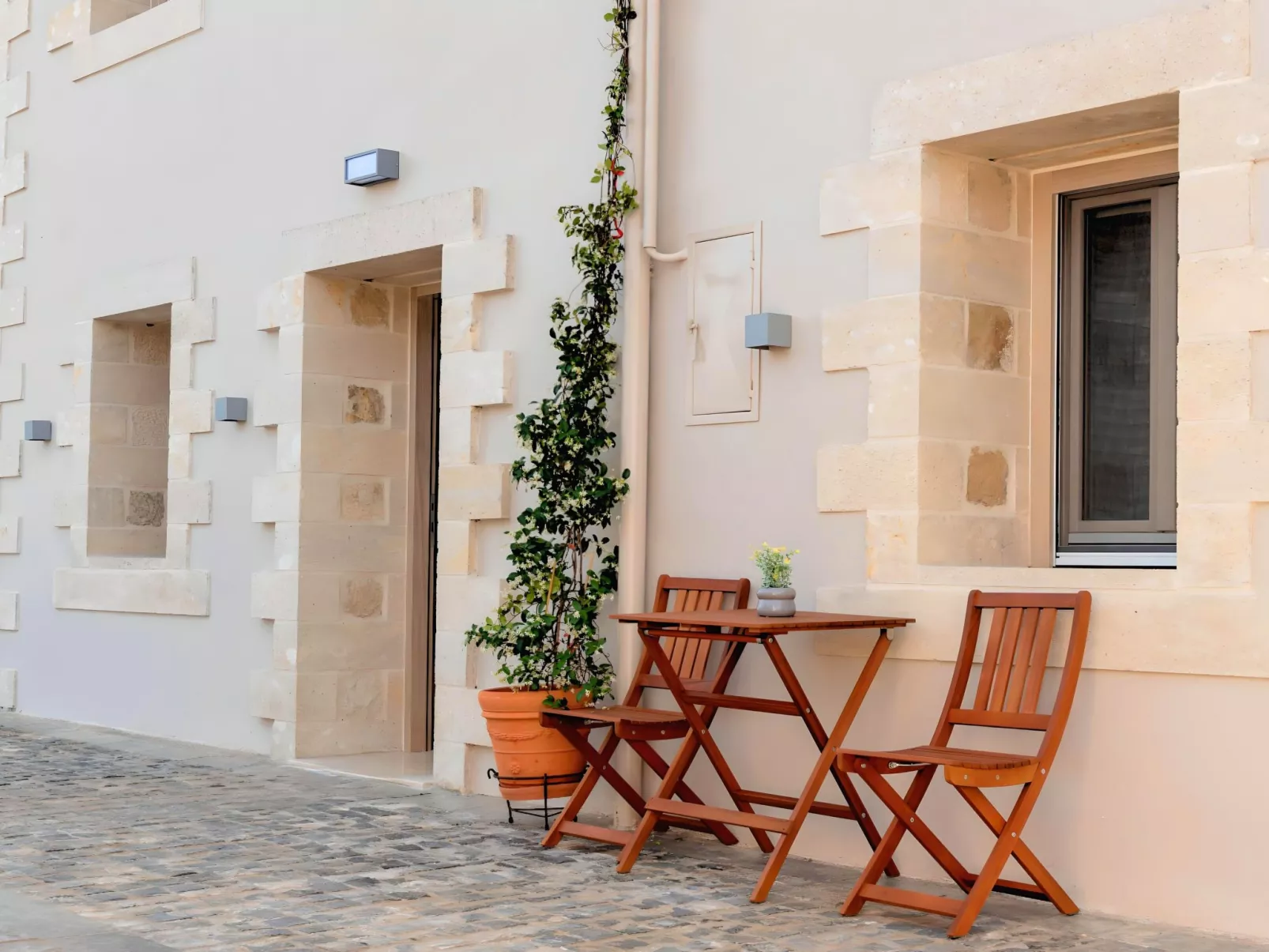 Hidden Gem Villa Pool und Jaccuzzi-Buiten