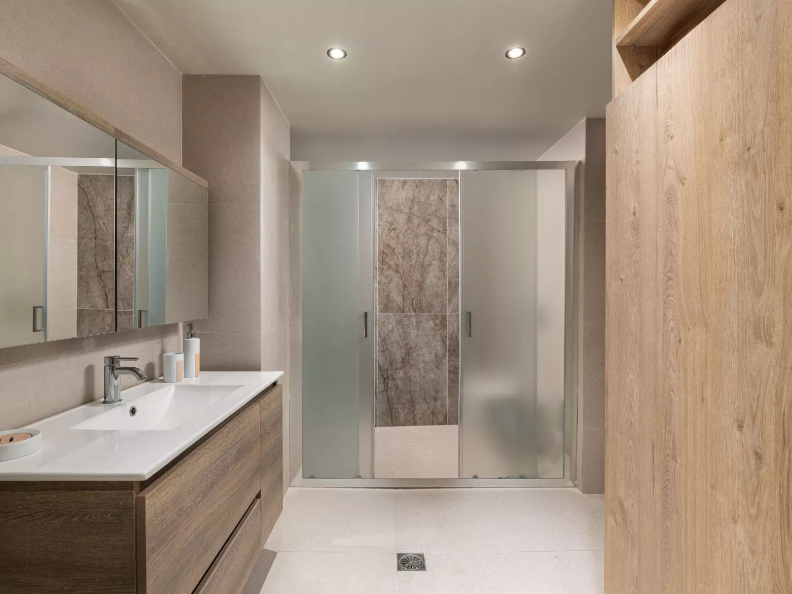 Trapezia Luxury Living -Türkis-Binnen