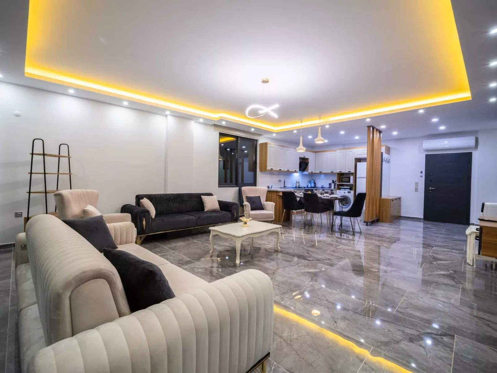 Luxuriöse Villa "Sard 3" mit Jacuzzi-Binnen