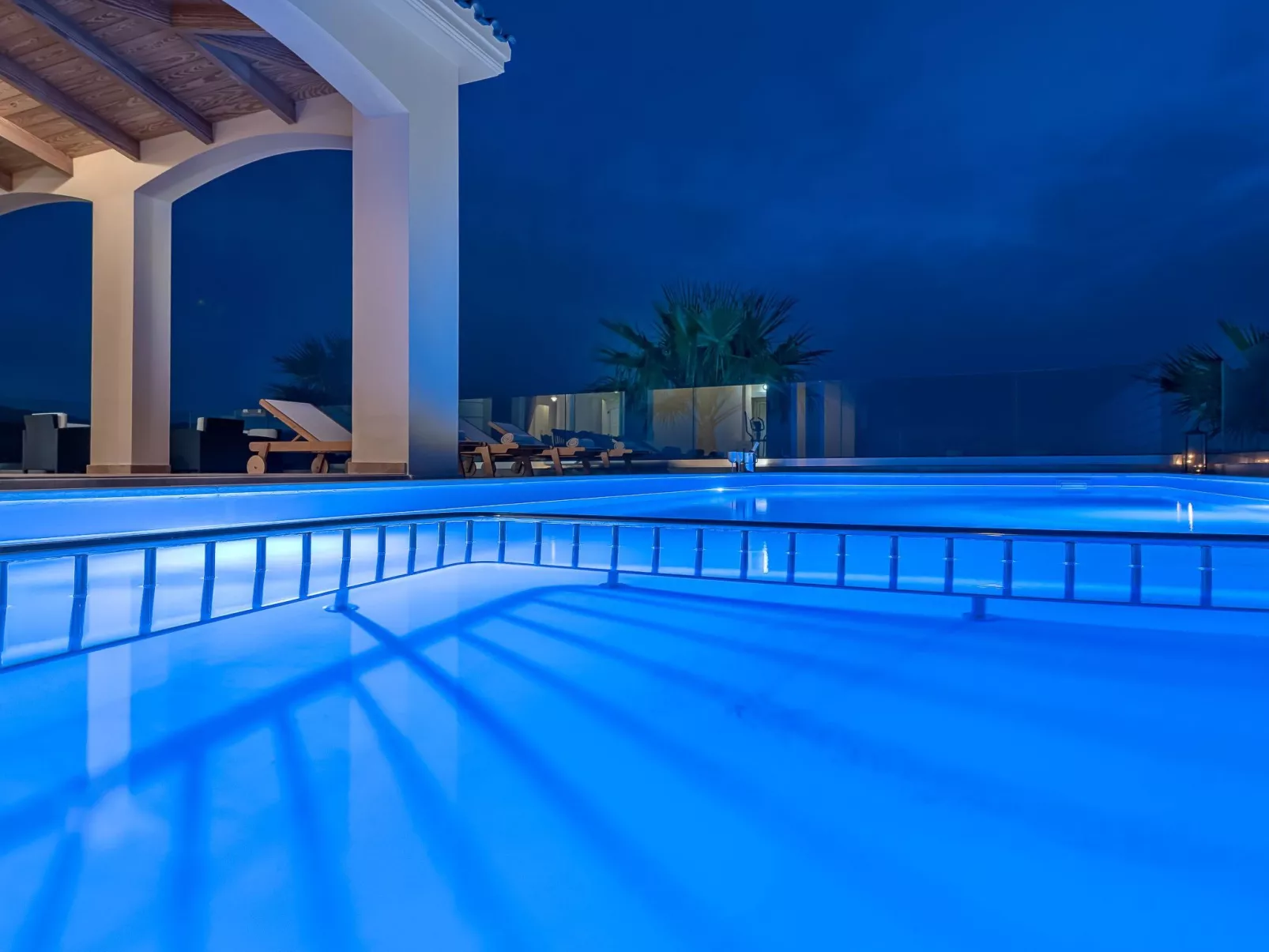 Karmilos Hill Villa - absolute Privatsphäre-Buiten