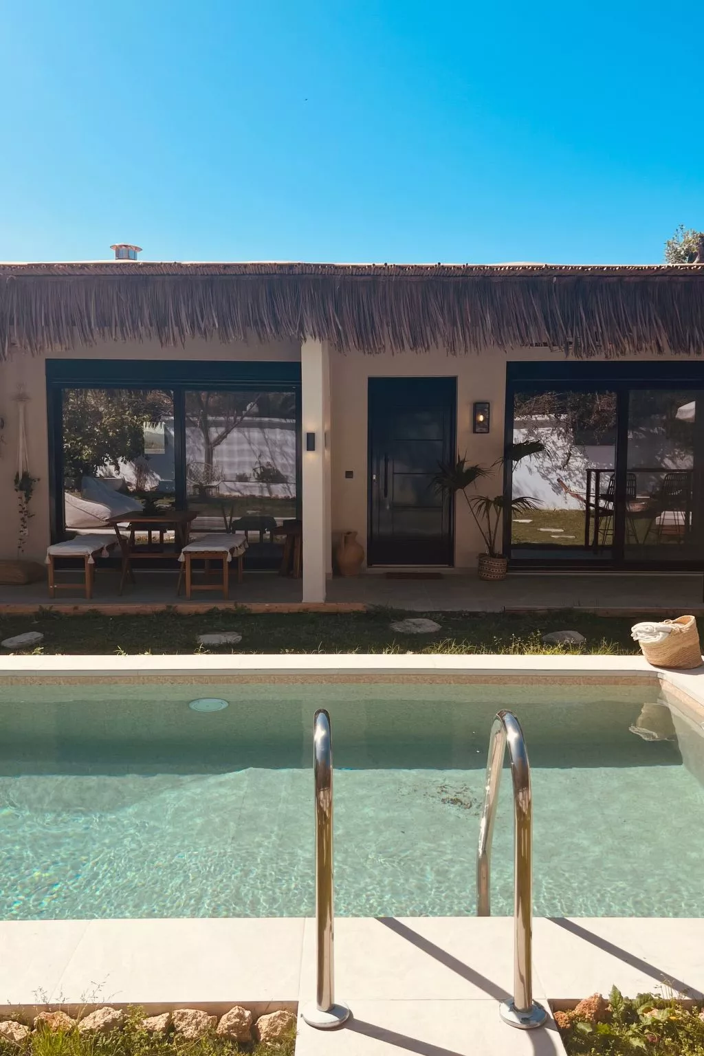 "Naya" mit eigenem Pool-Buiten