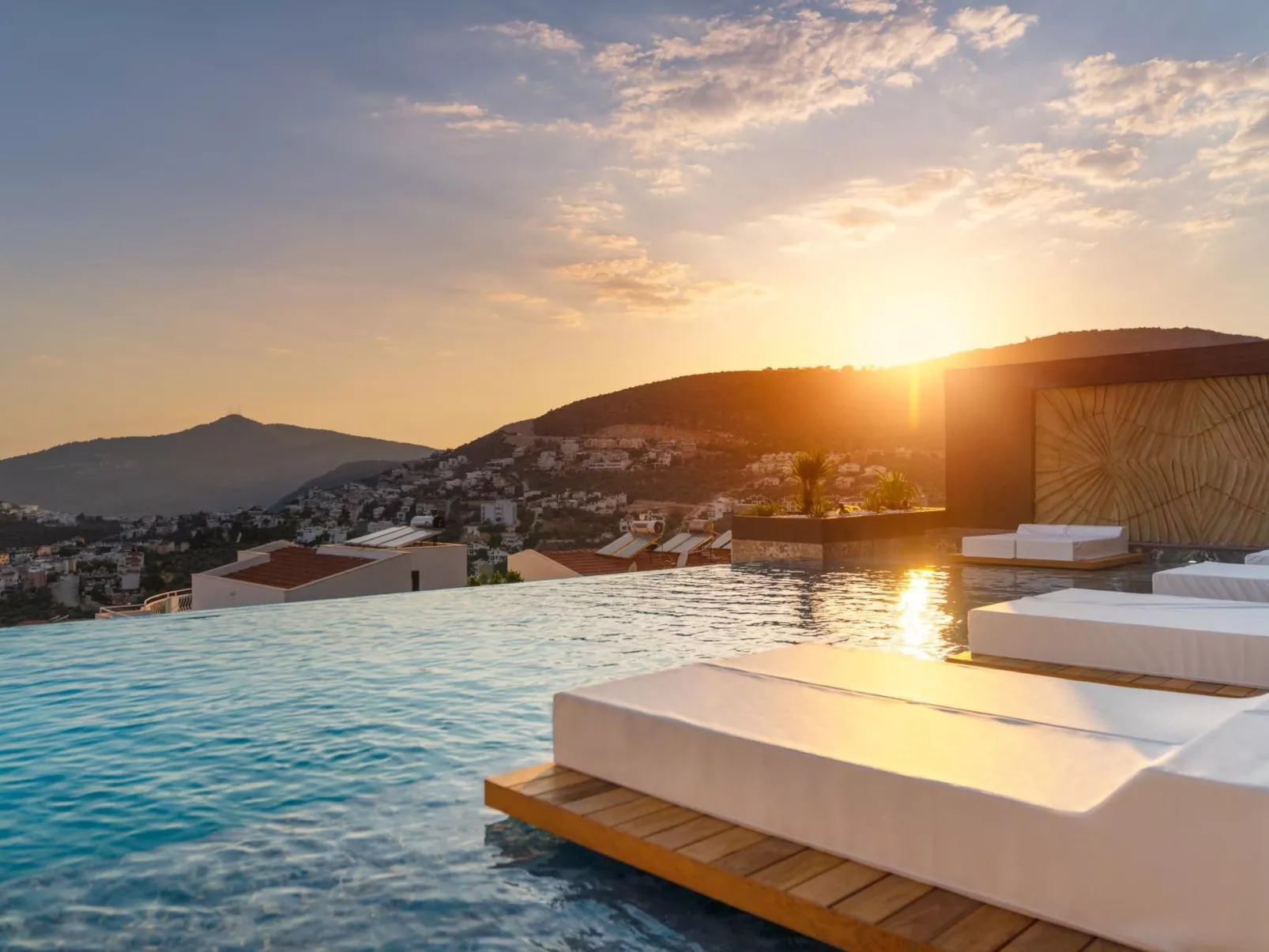 Designvilla mit Pool und spektakulärer Aussicht-Binnen