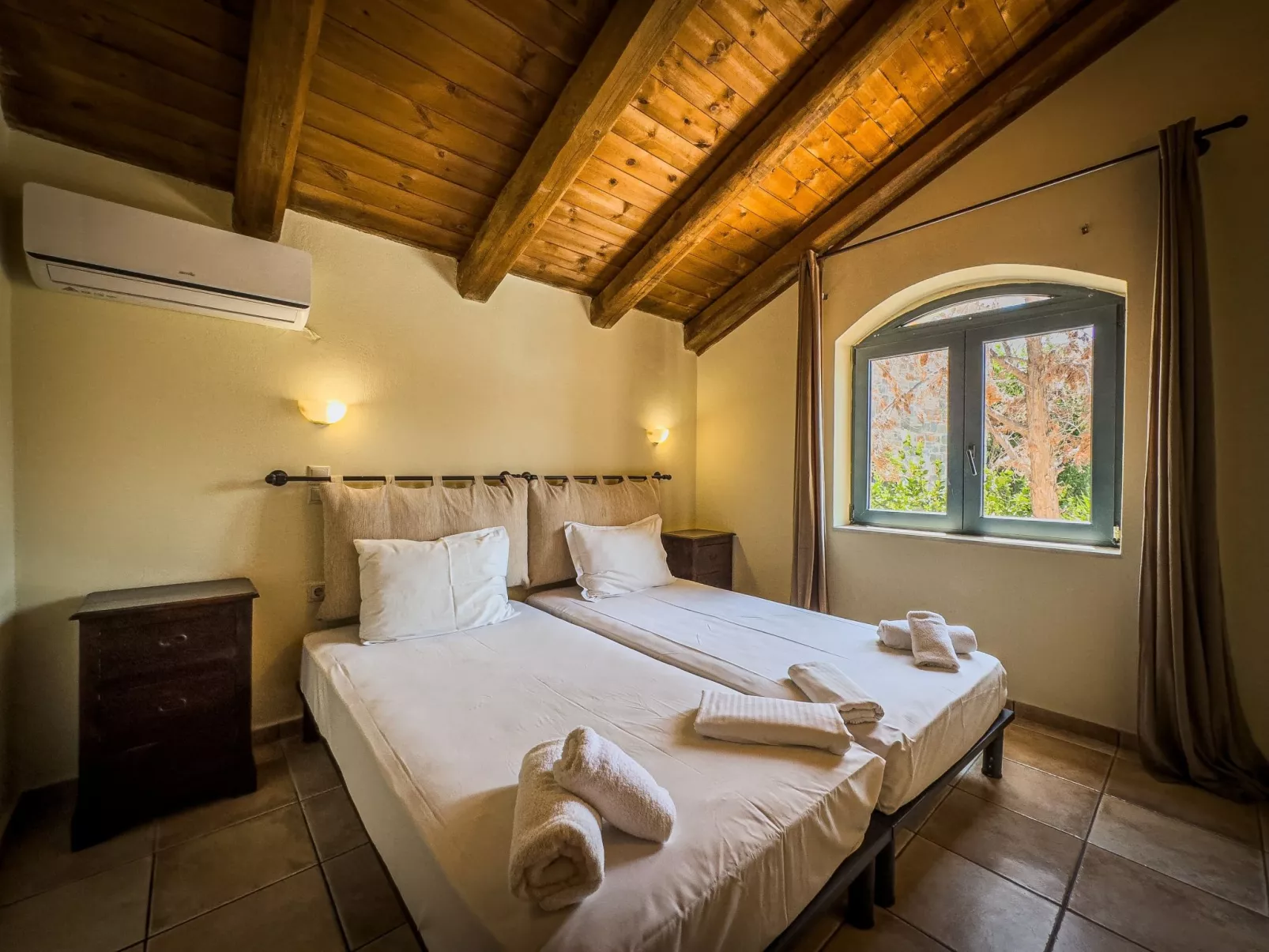 Niriides Villas_Aktea_ 3-Schlafzimmer privater Pool-Binnen