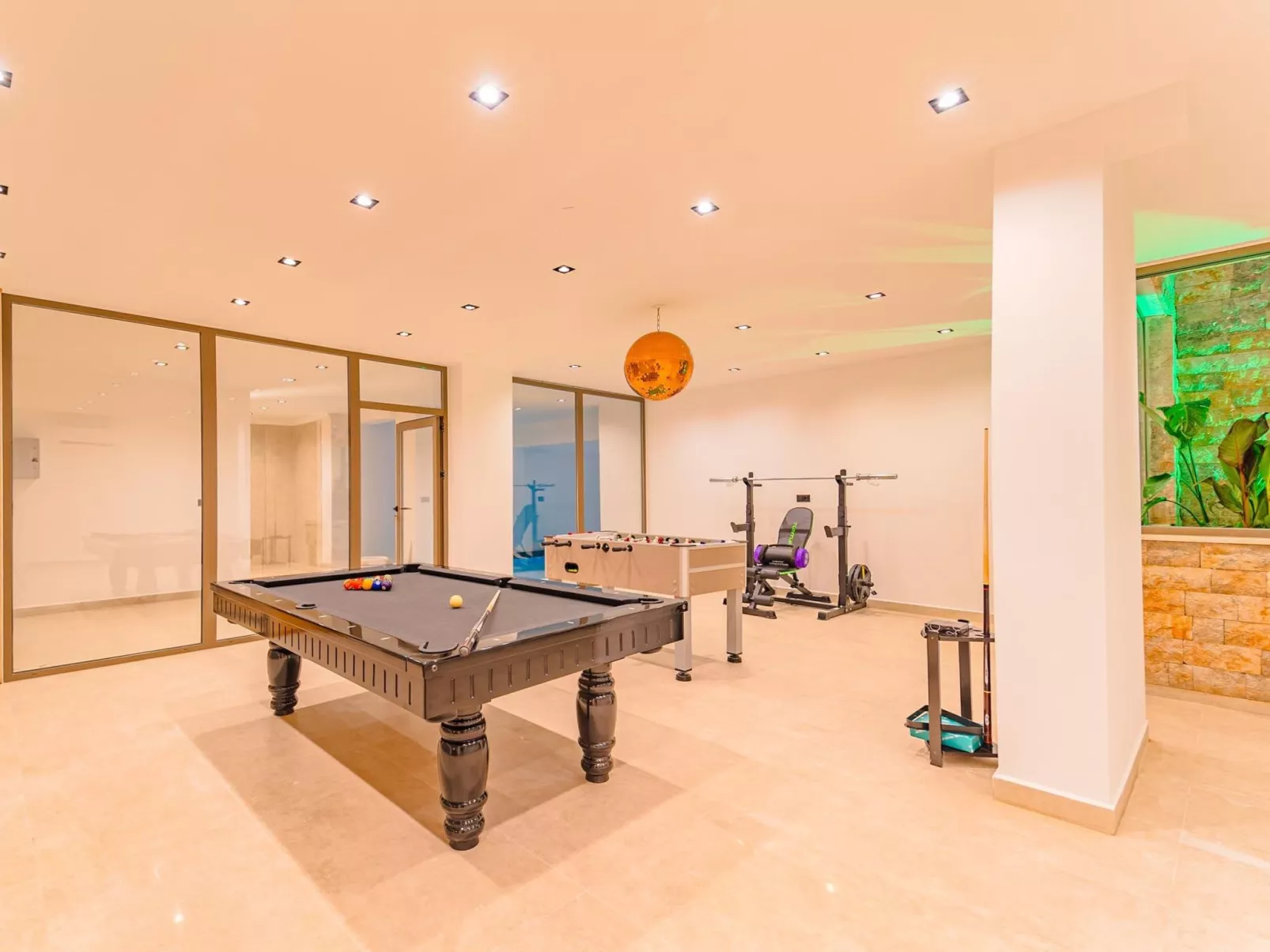 Moderne Luxusvilla für bis zu 12 Personen-Binnen