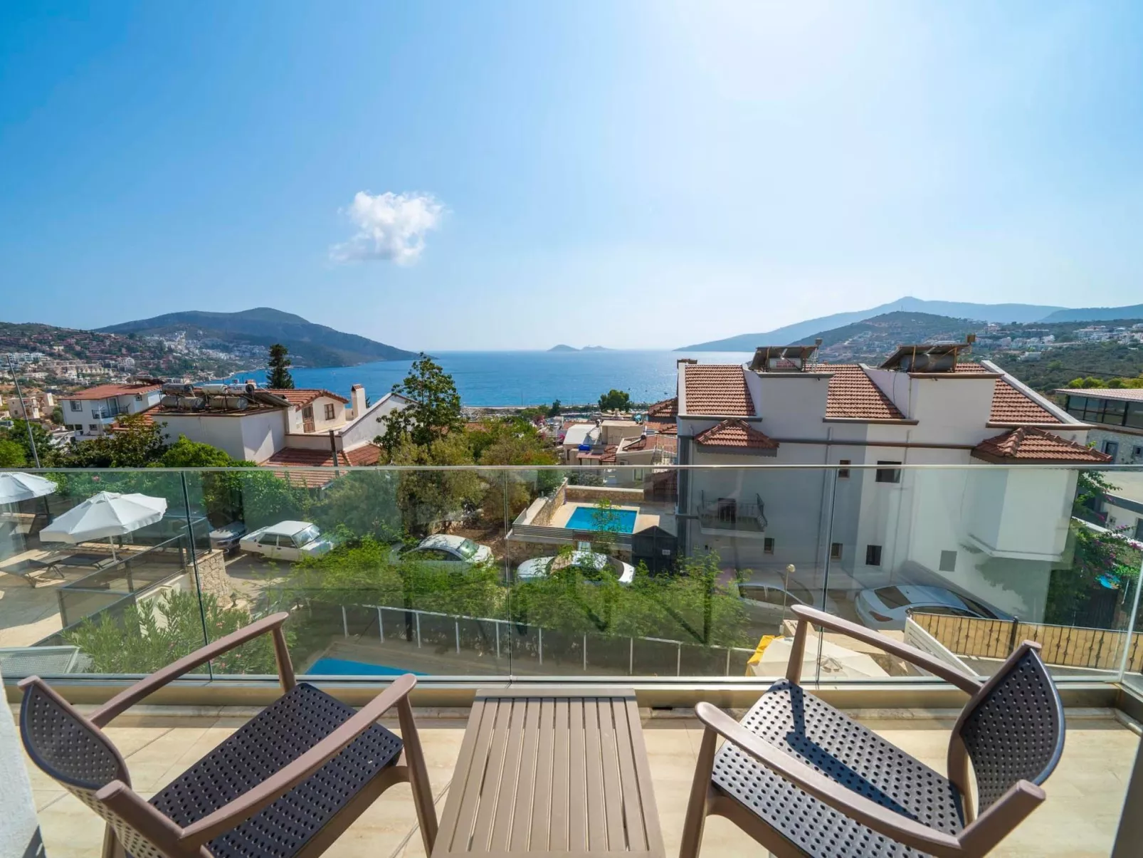 Exklusive Villa mit Infinitypool-Image-tags.info