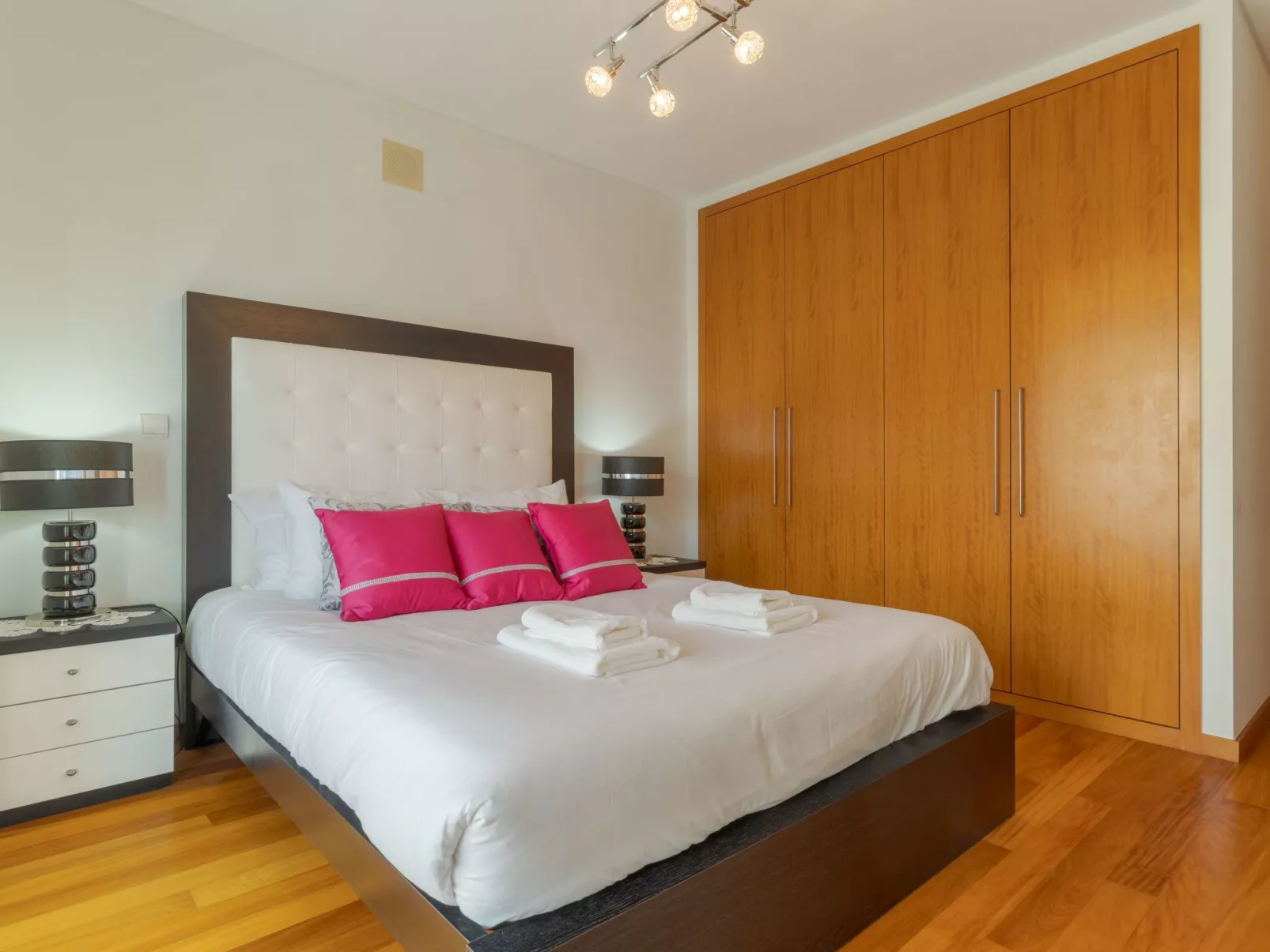 Mit gemeinschaftlichem Pool-Binnen