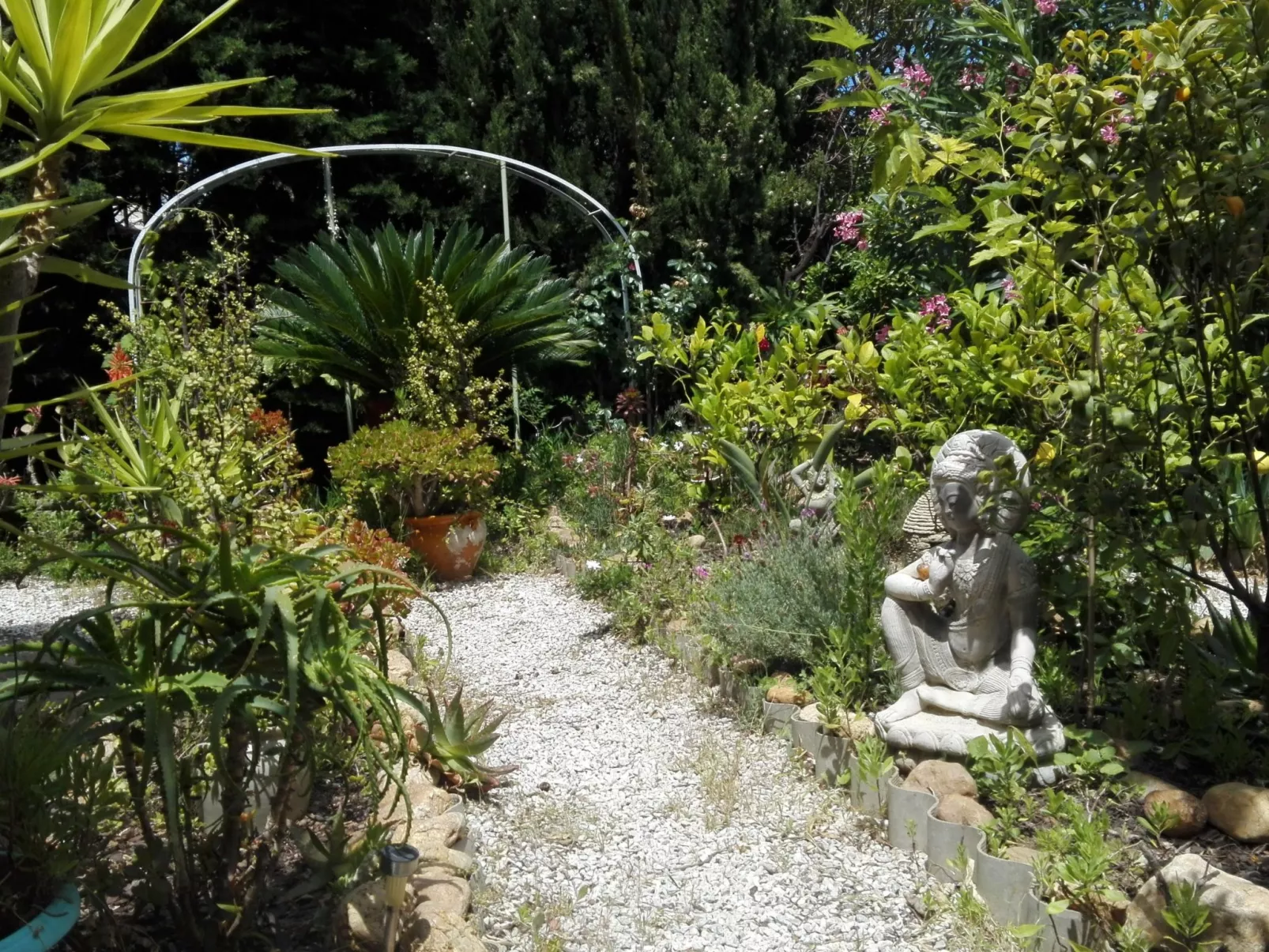 In Méditerranée mit Grill, Garten und Terrasse-Buiten