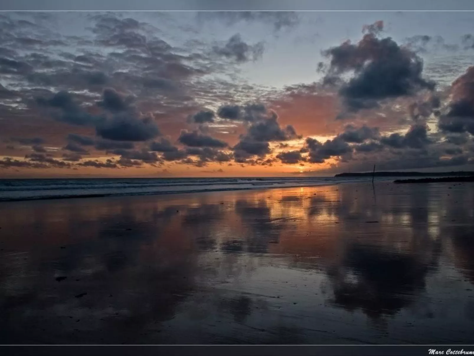 Charmantes Holzhaus in einer grünen Umgebung-Image-tags.info