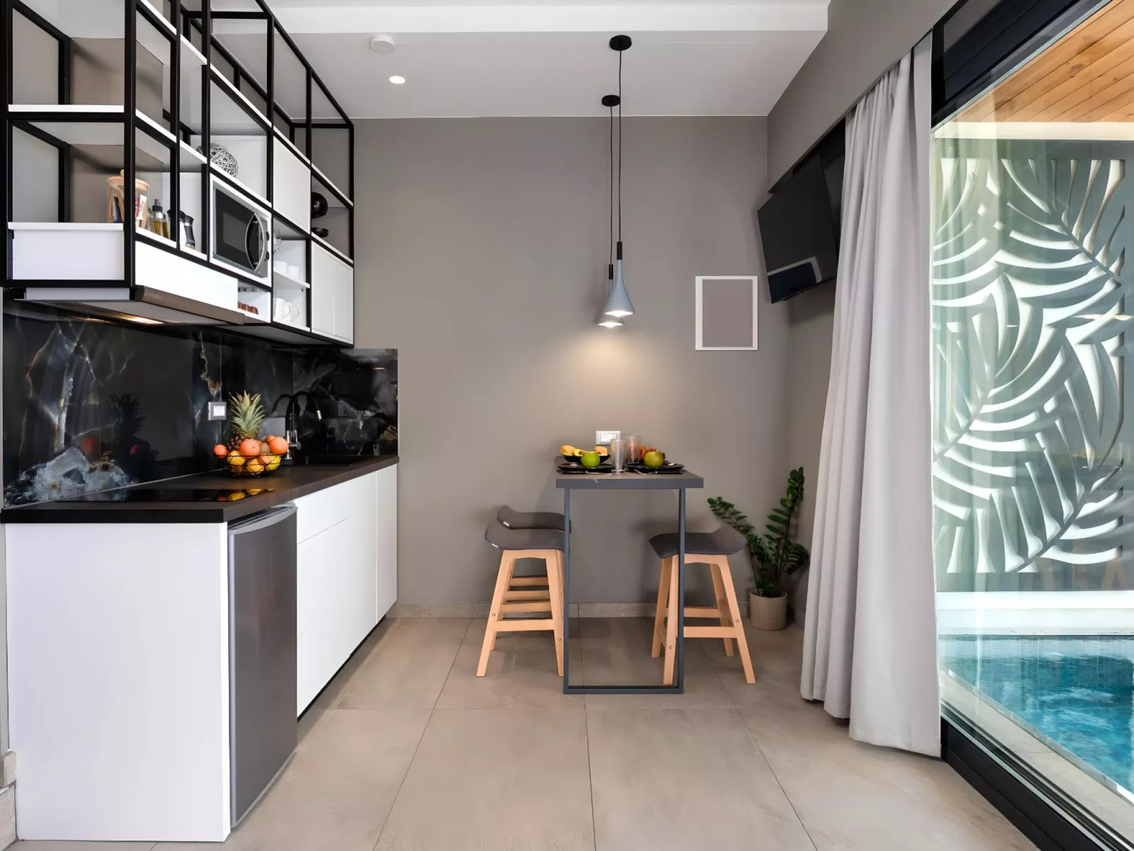 Canes Maxima Suite Privater Pool-Binnen