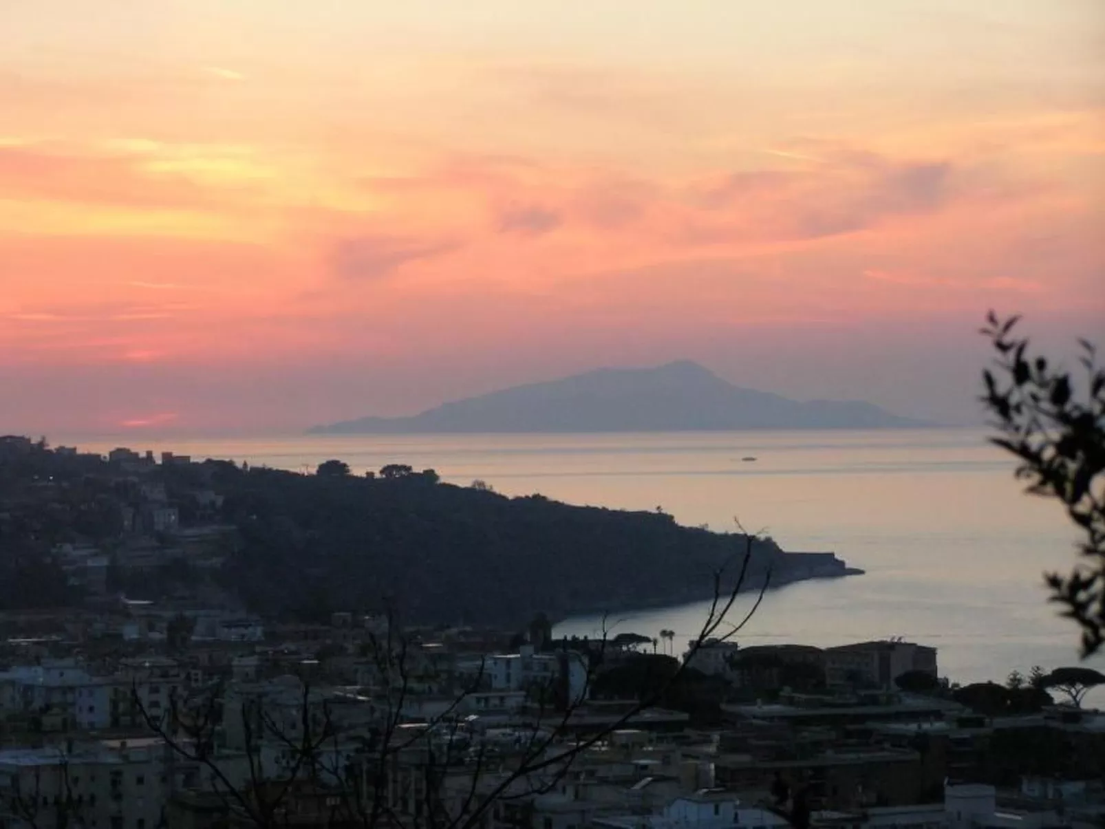 Rosa' Wohnung mit privatem Garten-Buiten