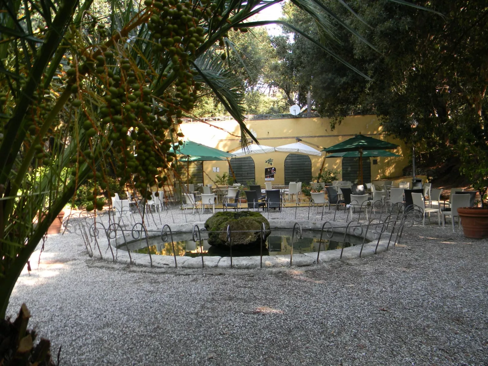 Wohnung mit Garten, Grill und Terrasse-Buiten