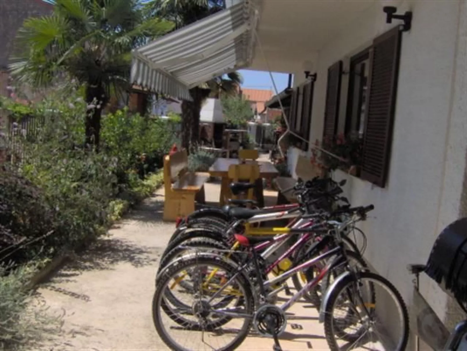 Villa Paolija' Wohnung mit Schwimmbad-Buiten