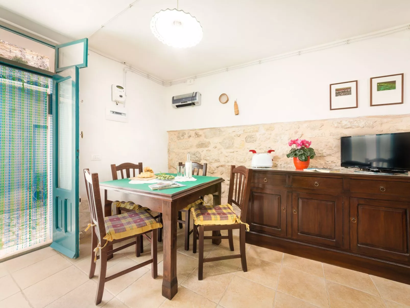 Steinhaus mit Panoramadachterrasse-Binnen