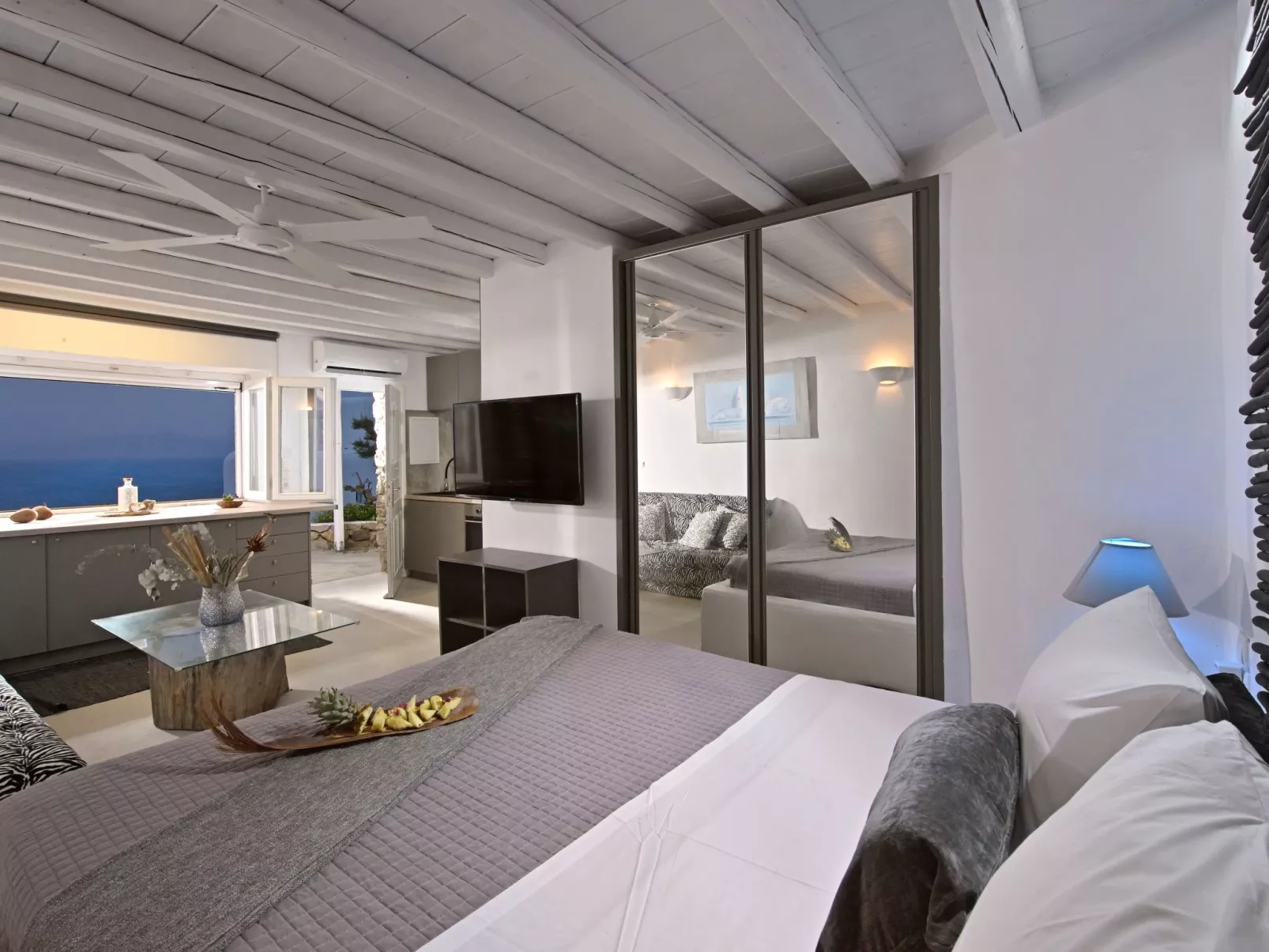 SUPERB BEACH ACCESS LUXURY SEA VILLA POOL by Calypso Sunset-Binnen