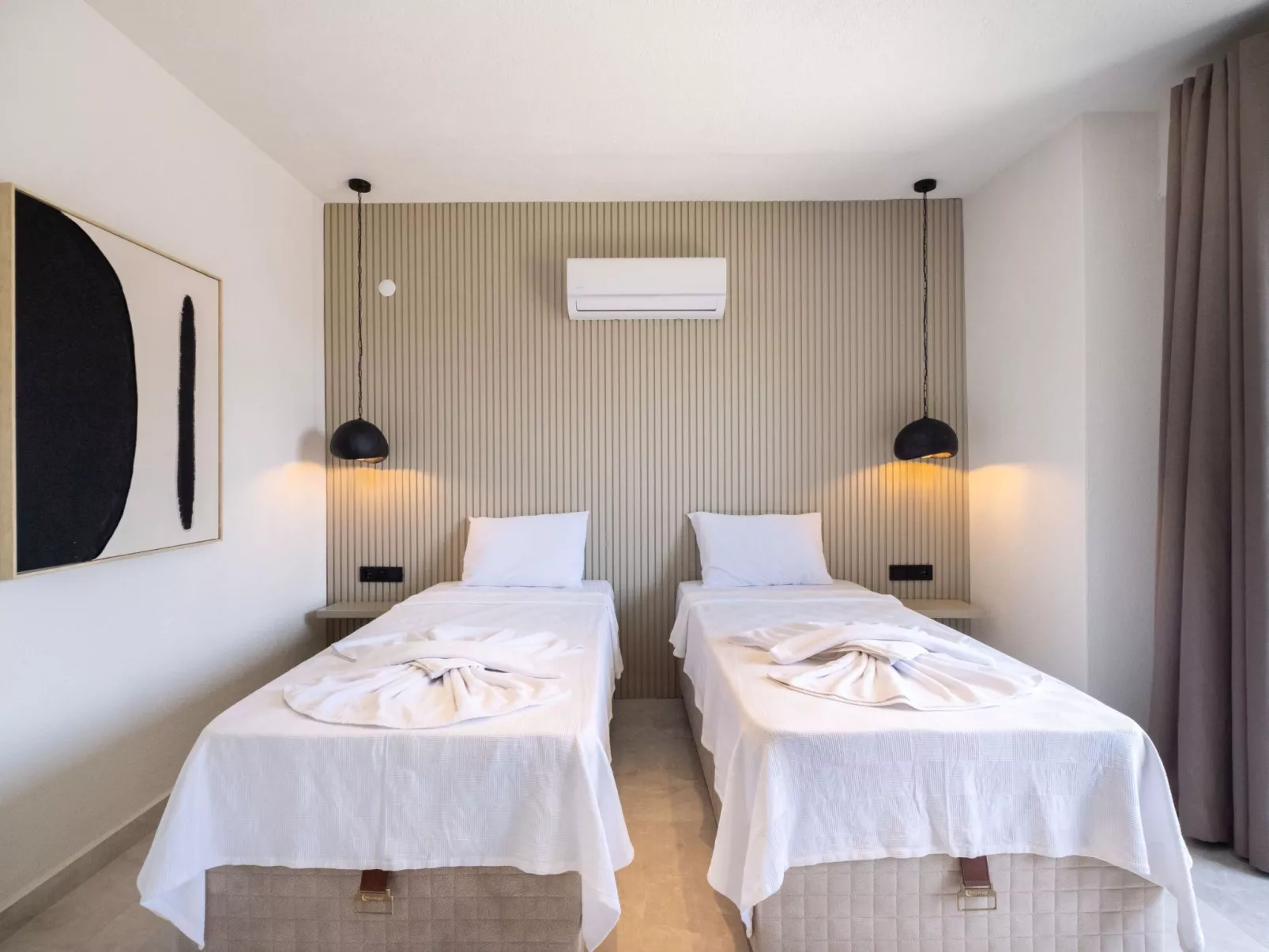 Elya 4-Image-tags.info