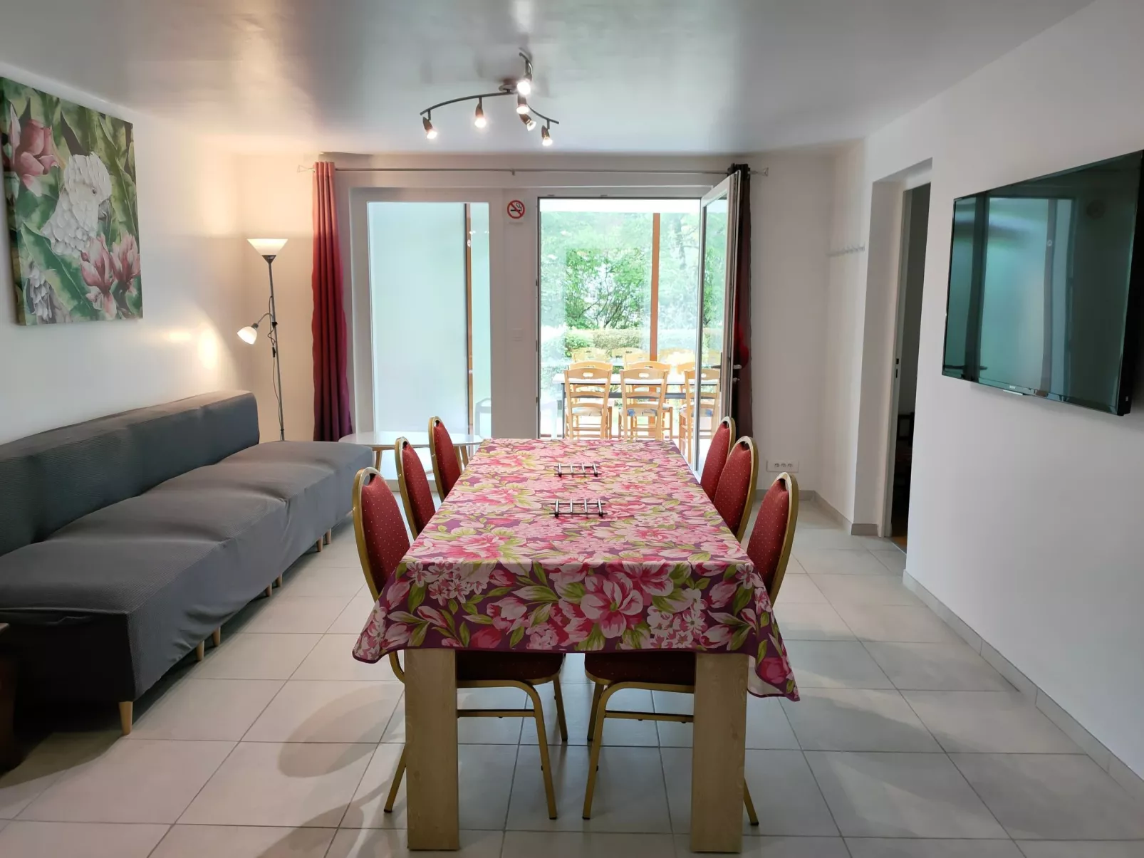 Gite Lys Montagnes du Jura mit Spa Sauna Fluss-Binnen