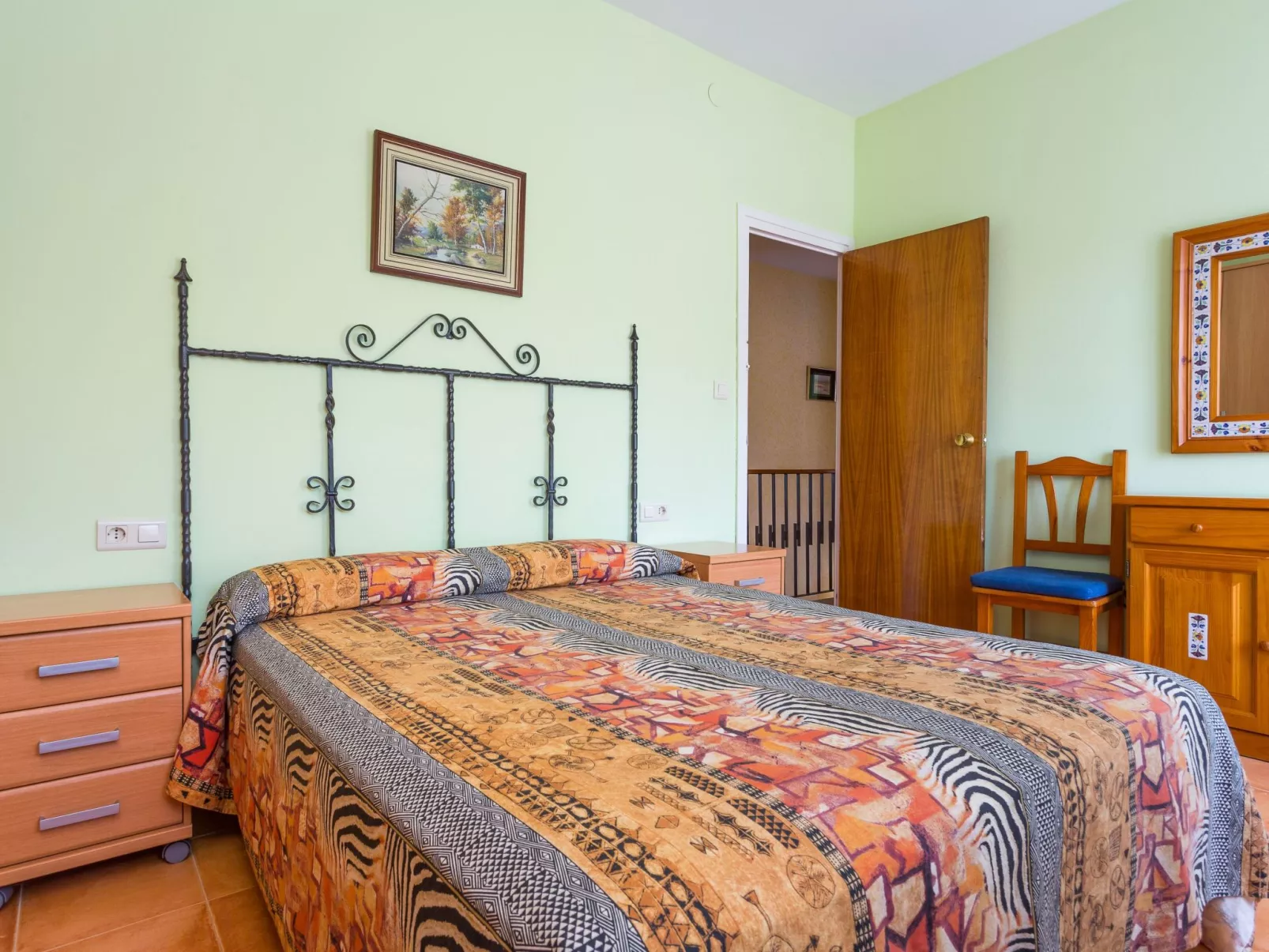 Großes Haus mit Schwimmbad und Barbecue-Binnen