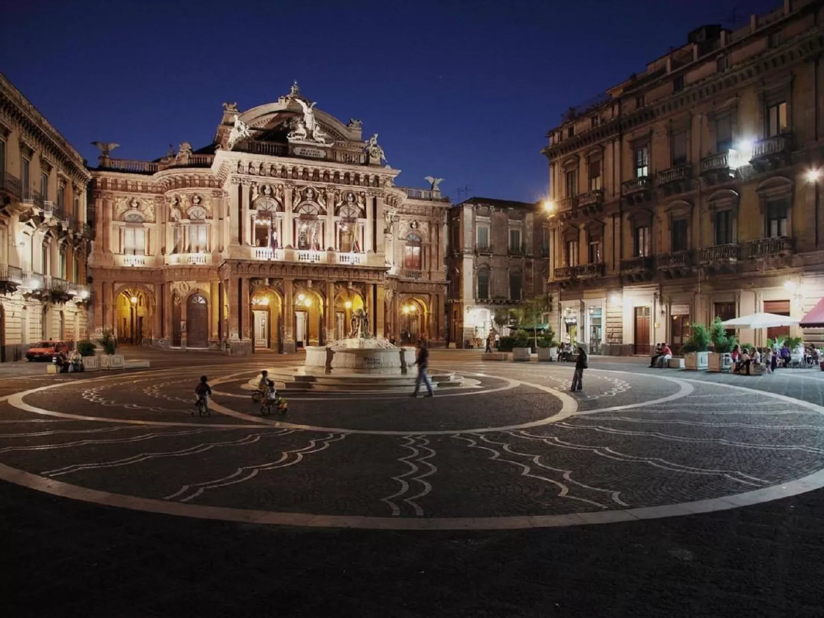 Mit privater Terrasse-Buiten