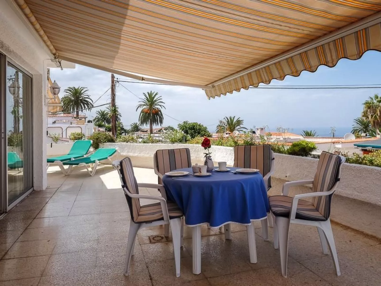 Strandnahes Haus mit Terrasse zum Sonnenuntergang - Buiten