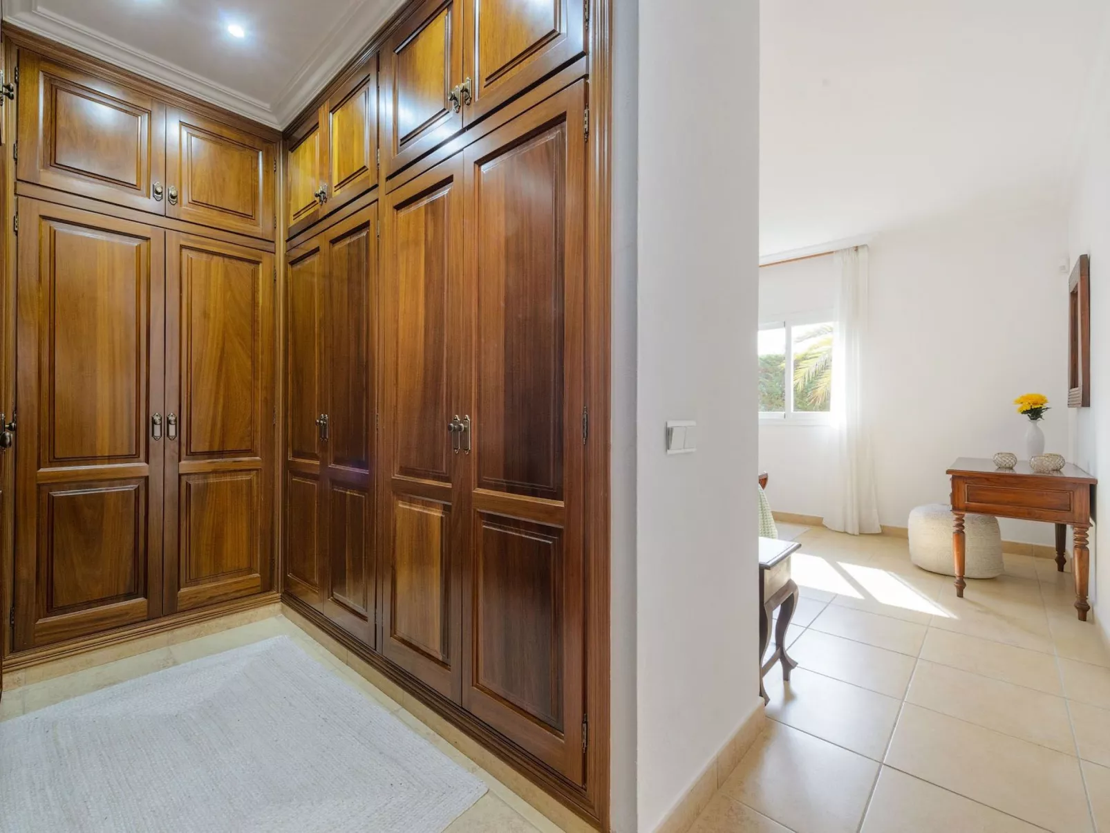 Schöne Villa Belvedere mit 4 Schlafzimmern, 3 Bädern, beheiztem Pool, zwei Whir-Image-tags.info