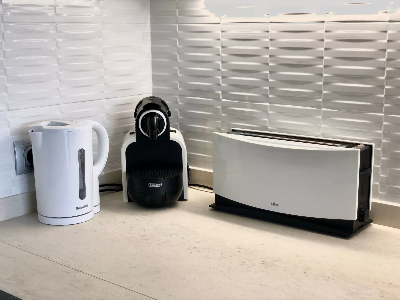 Aufwachen mit herrlichem Meerblick aus dieser schicken Wohnung-Binnen