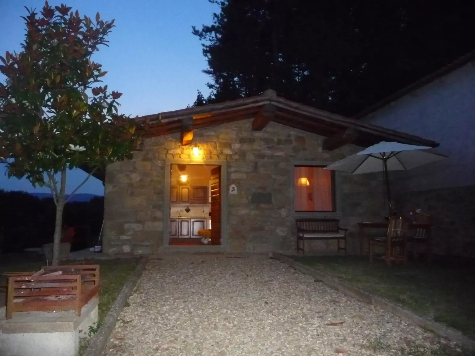 Magnolienhaus mit Pool zwischen Florenz und Arez-Buiten