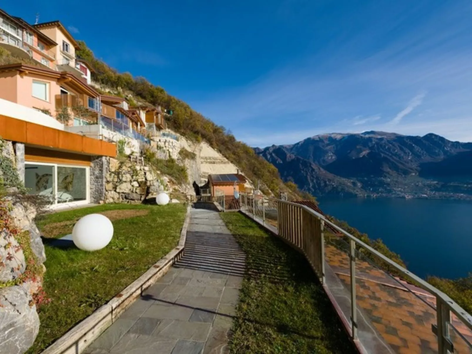 Segesta - Panorama-Außenbereich und Schwimmbad-Buiten