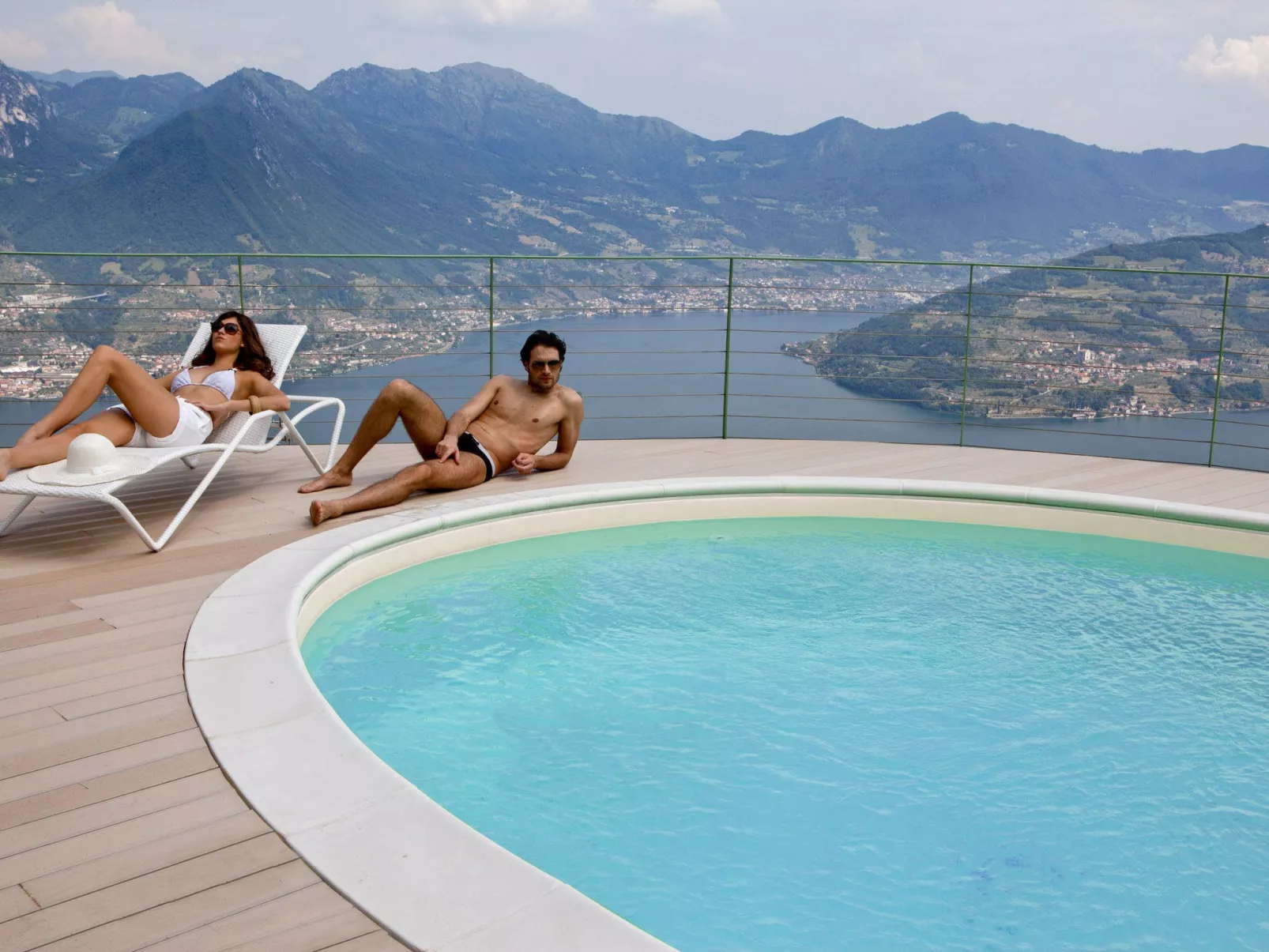 Mantegna - garten mit seeblick und schwimmbad-Buiten