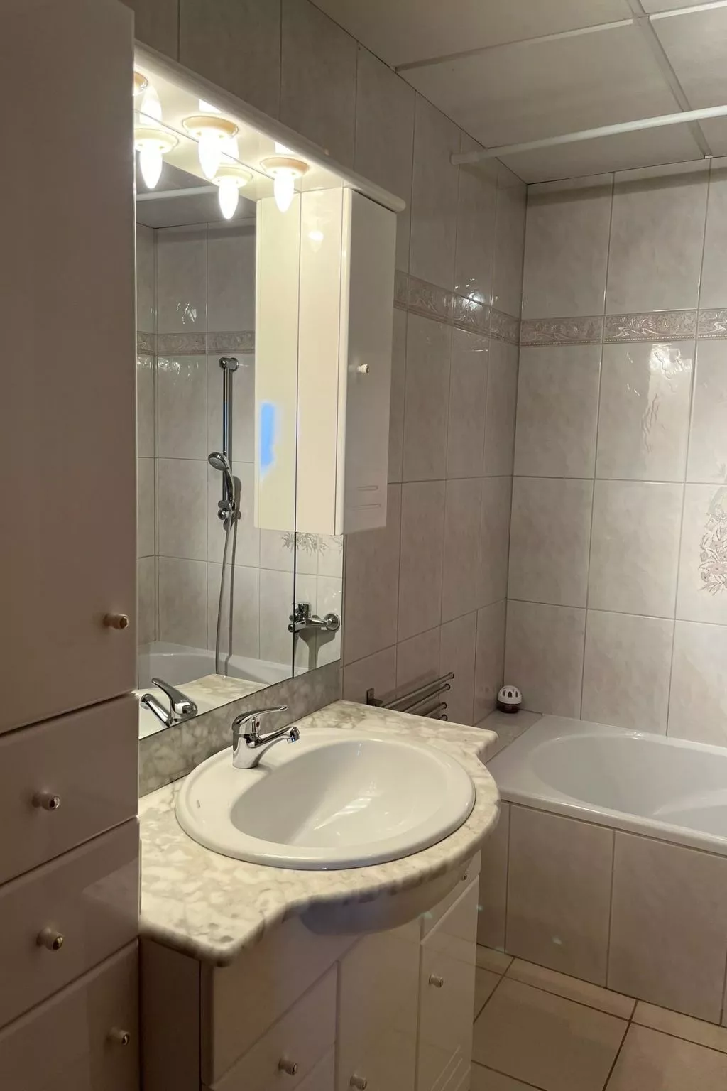 Wohnung in der ersten Etage mit privatem Pool-Binnen