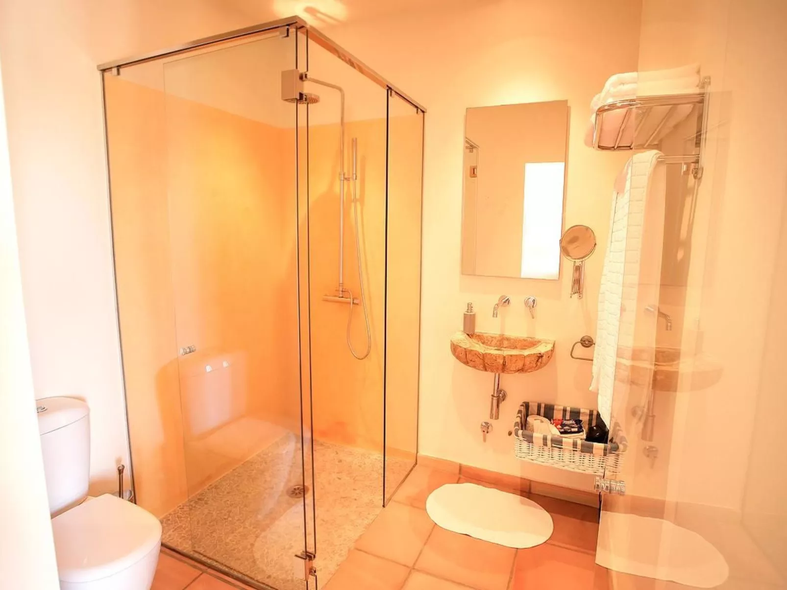 Mit großem Pool,  parkähnlichen Garten-Binnen