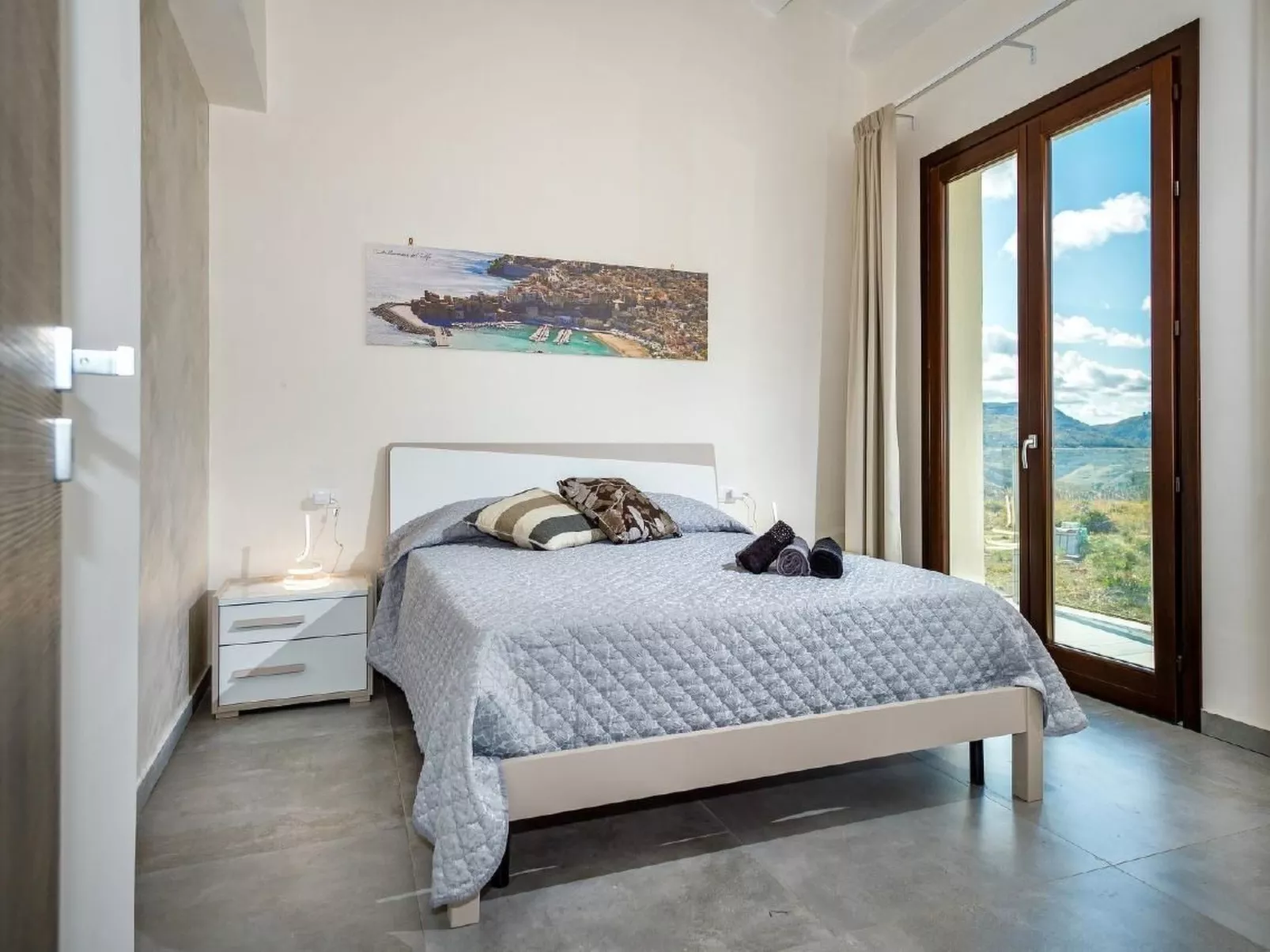 Villa "Rocchi Livreri" mit Blick auf das Wasser-Image-tags.info