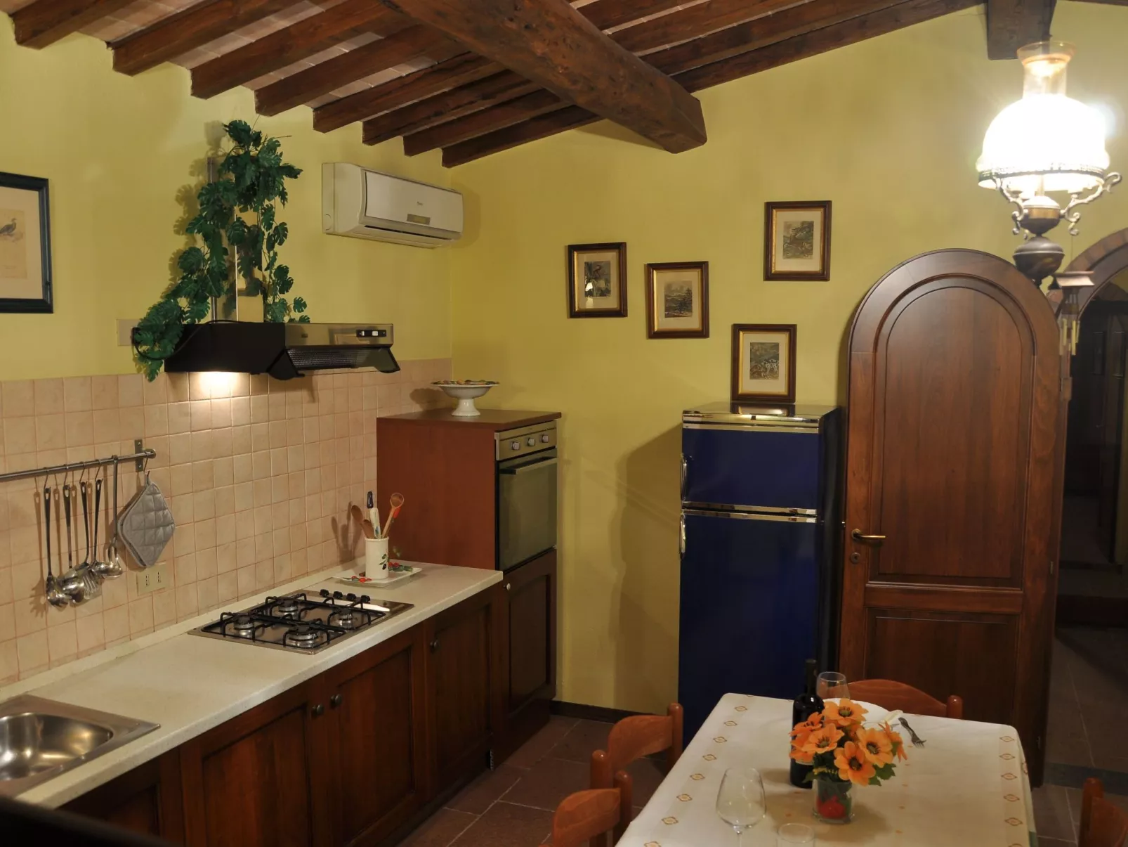 Pfirsichhaus mit Schwimmbad, Jacuzzi und privatem Garten-Binnen