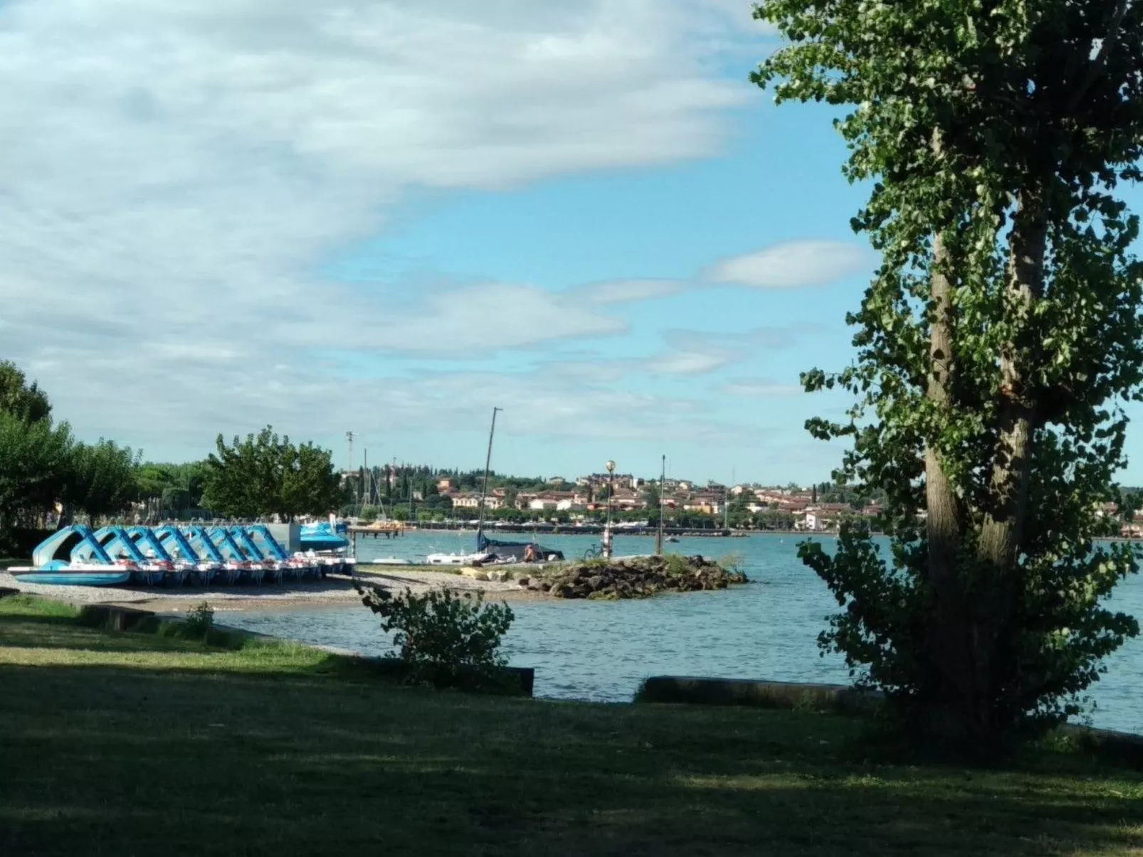 APART DINA LAZISE-Buiten