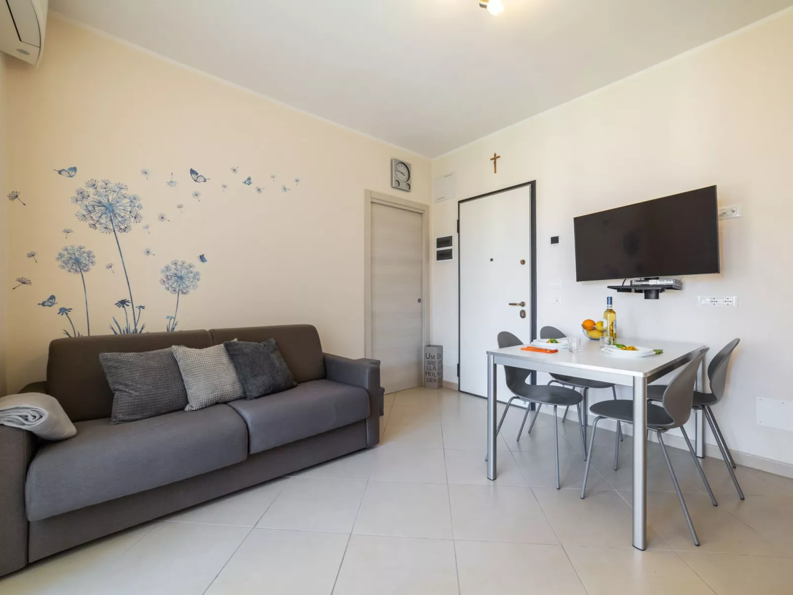 "Sirio" mit Gemeinschaftspool und 200 m vom Meer entfernt-Binnen