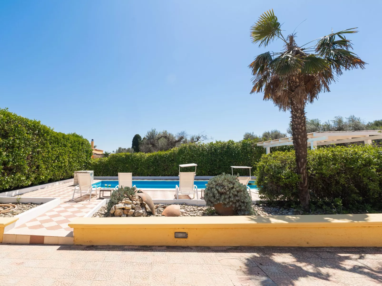 Villa Azzurra mit Pool - Buiten