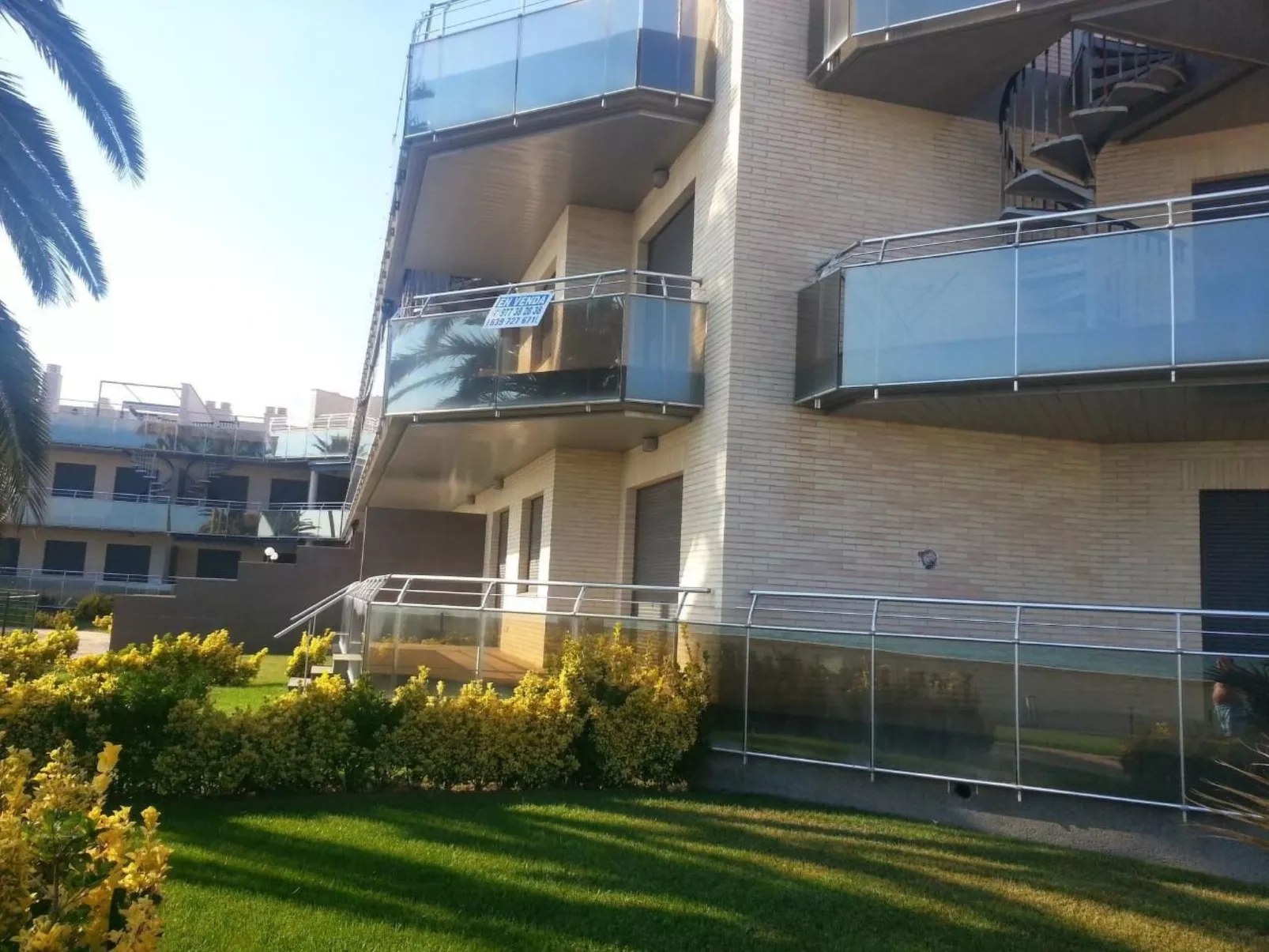 LUXUS APPARTMENT MIT MEERSICHT AUS DER TERRASSE-Buiten