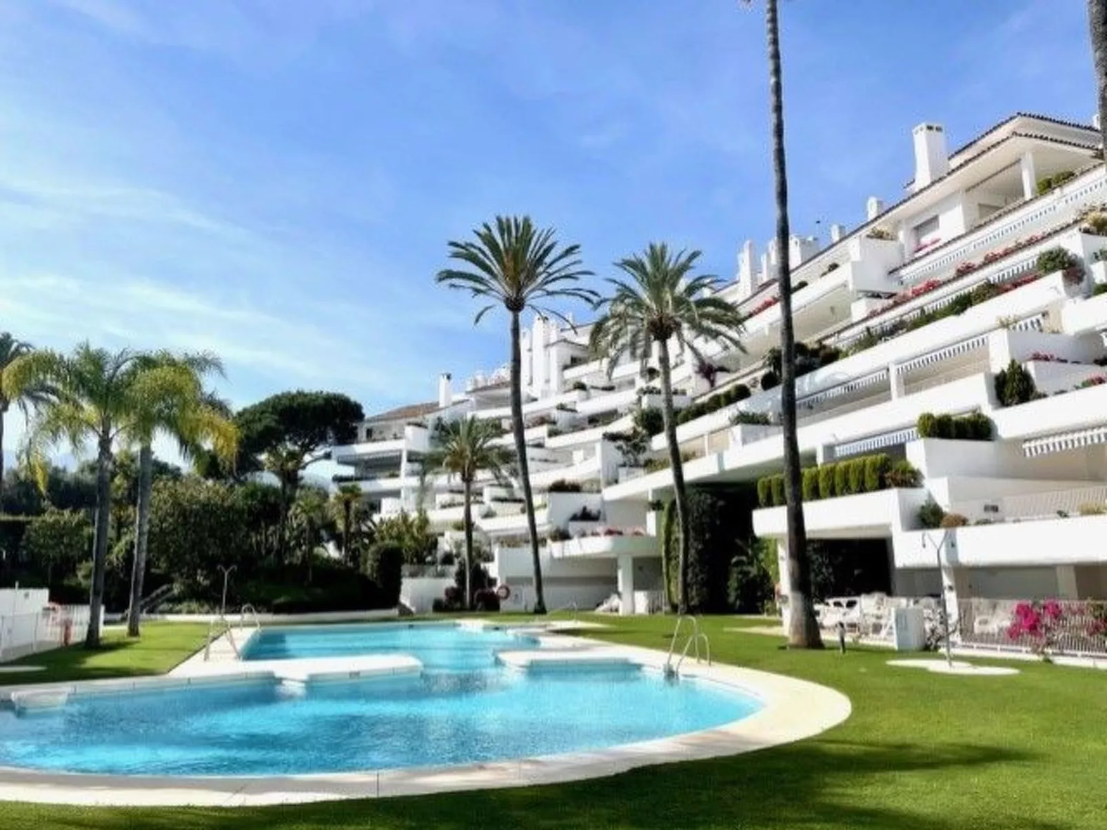 Appartement mit Pool - Buiten