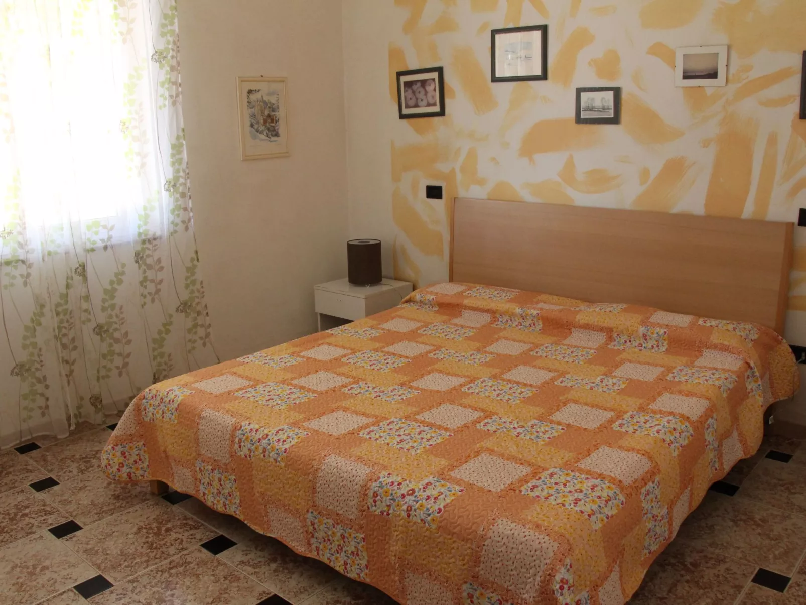 Vanessa-Image-tags.info