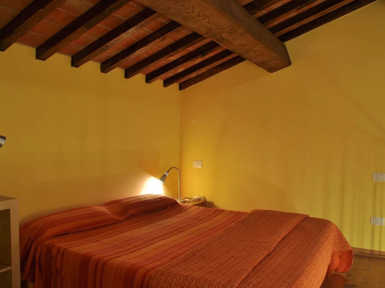 "Casa Olmo" Schwimmbad und Jacuzzi, privater Garten-Binnen