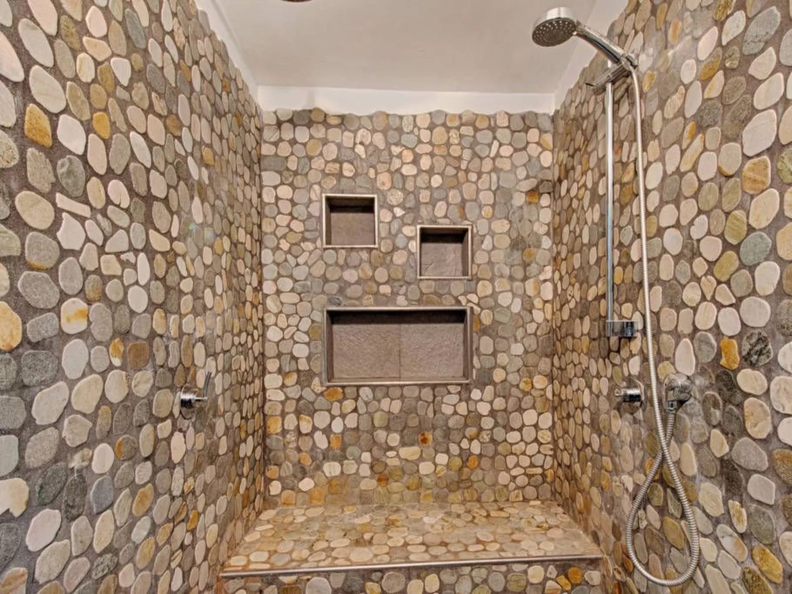 Zwei Schlafzimmer mit Garten und Whirlpool-Image-tags.info