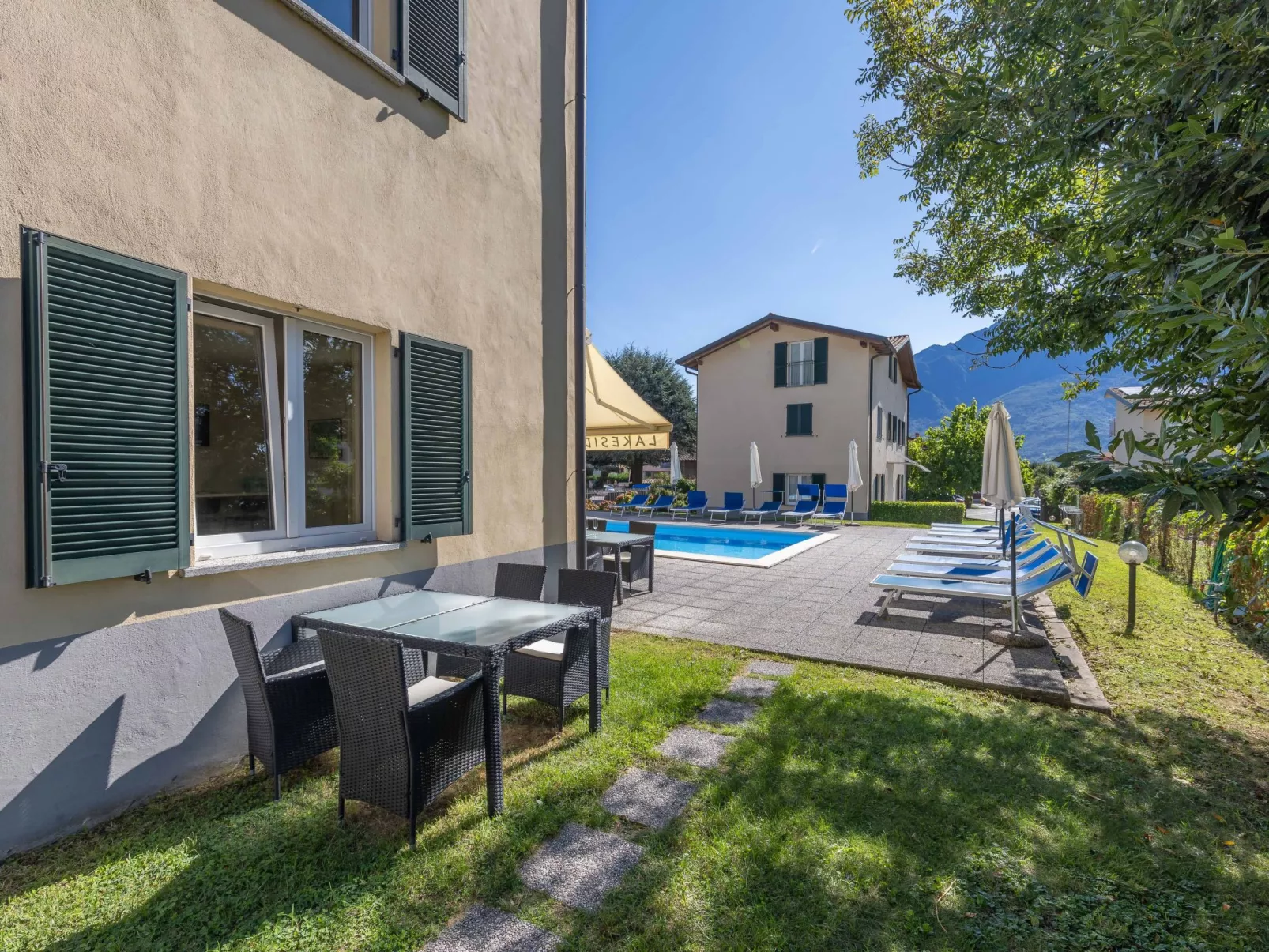 Lakeside Attic Apartment-Buiten