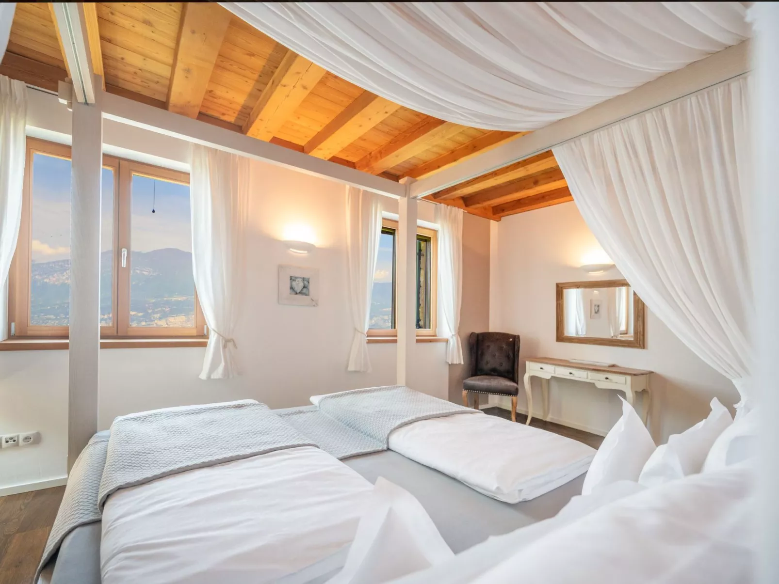 Villa mit schönem Seepanorama und Naturteich-Binnen