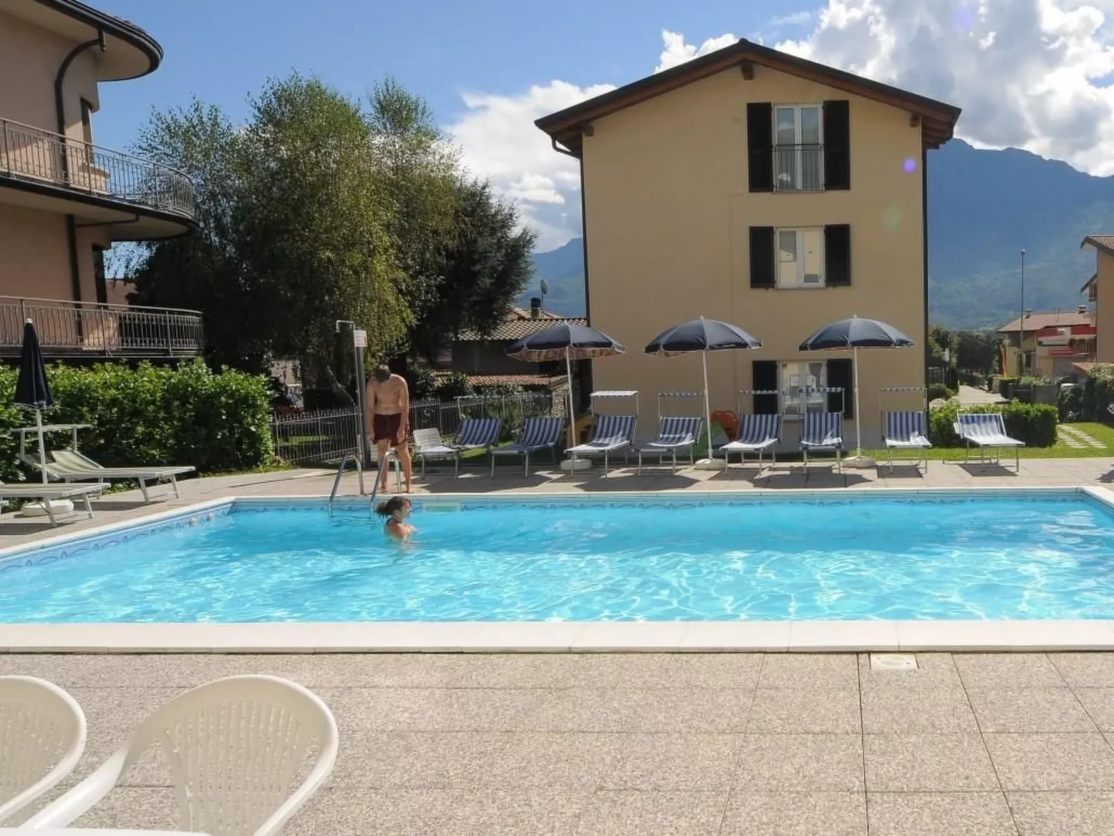 Angenehme Wohnung mit Garten und Pool-Image-tags.info