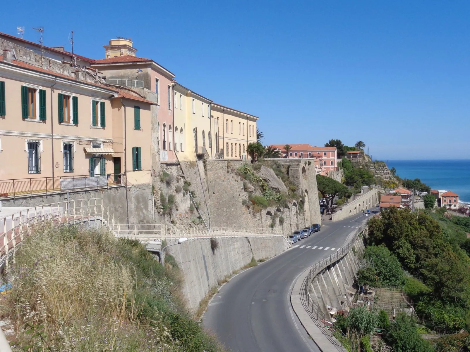 'Medieval House' mit Terrasse-Buiten