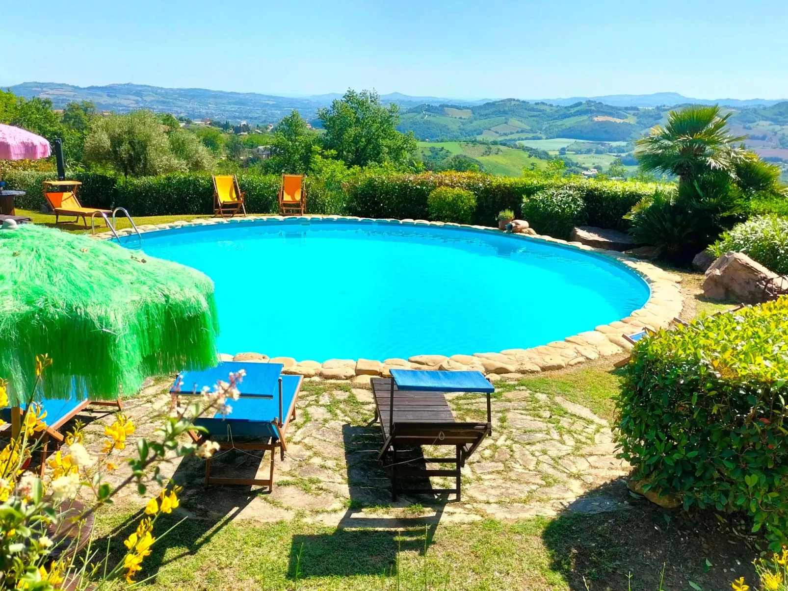 Charmantes Bauernhaus in Penna San Giovanni-Buiten