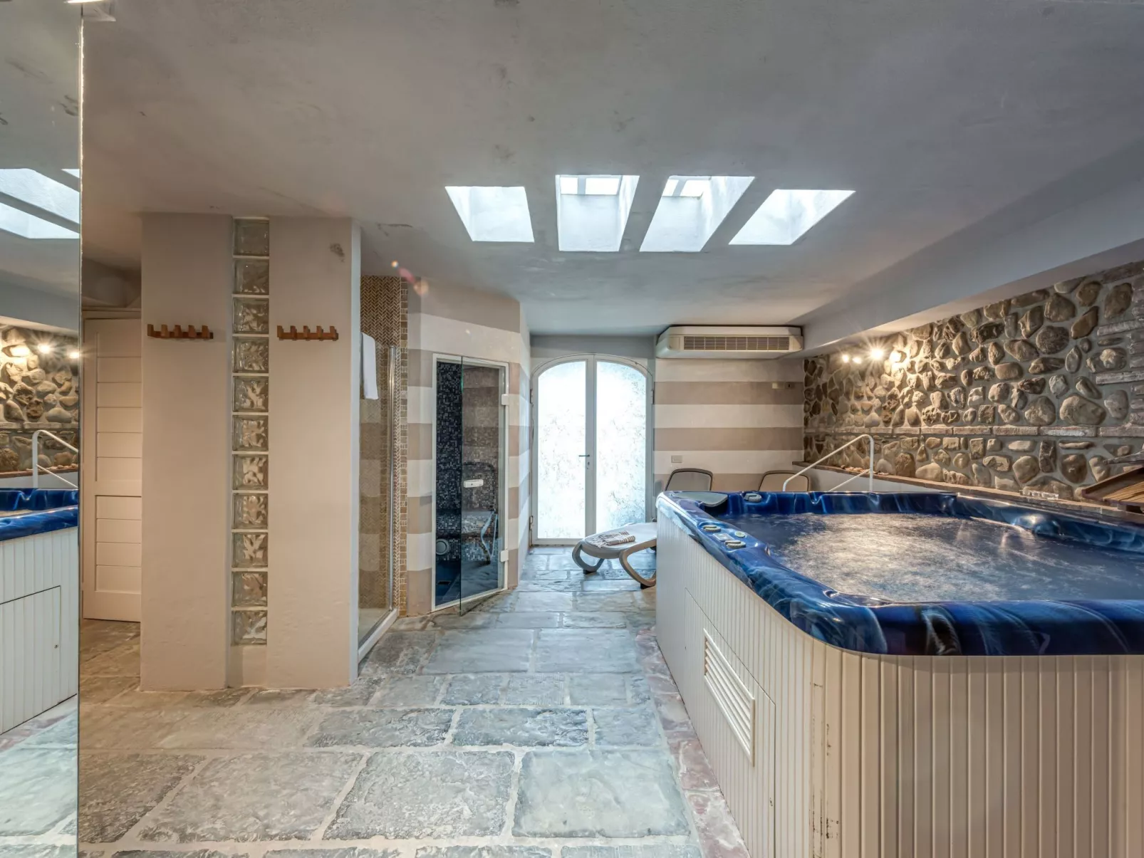 Mit privatem Pool in der Nähe von Florenz-Binnen