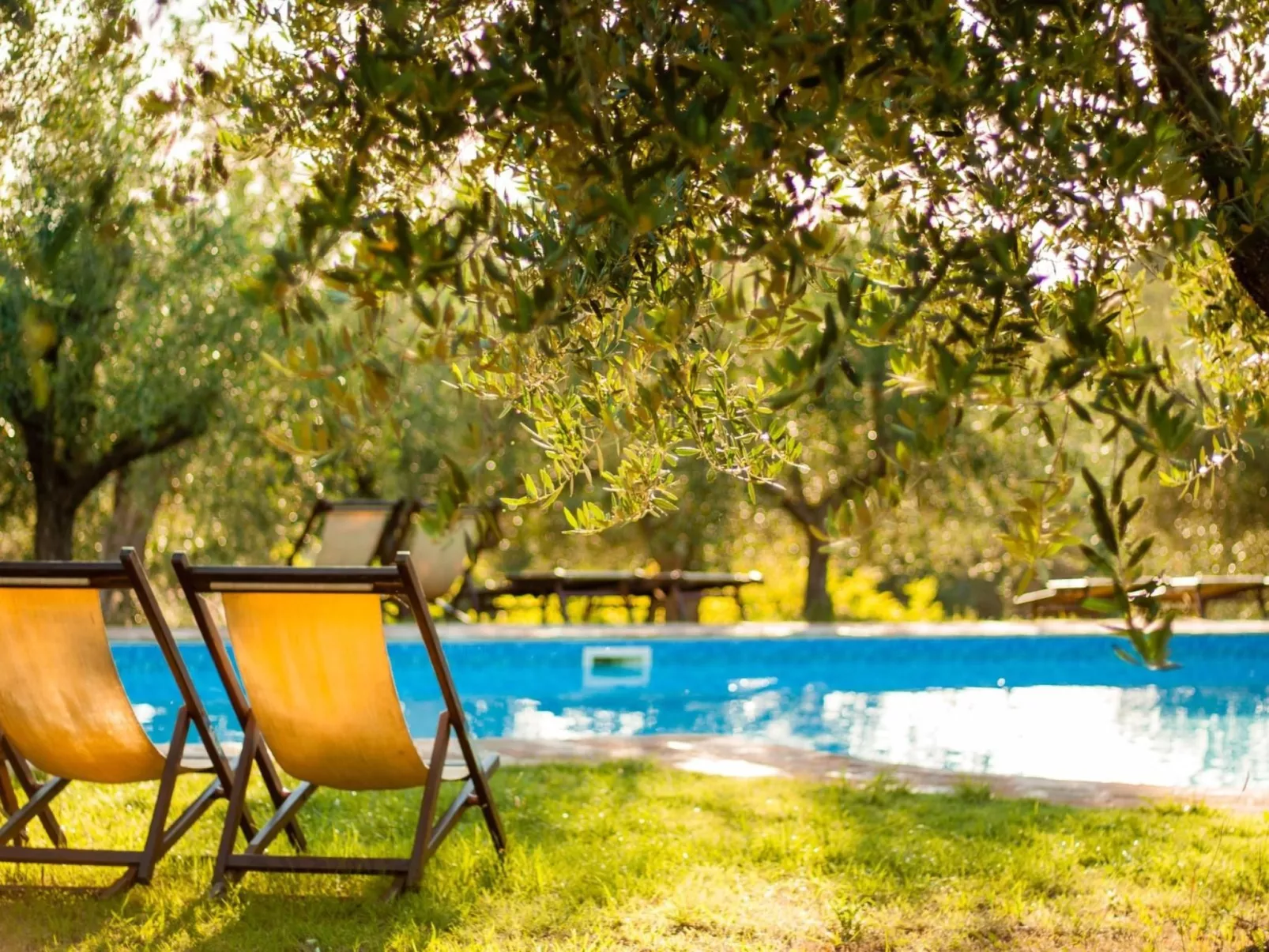 Studio-Apartment mit Sommerpool, Garten und Aussicht-Buiten