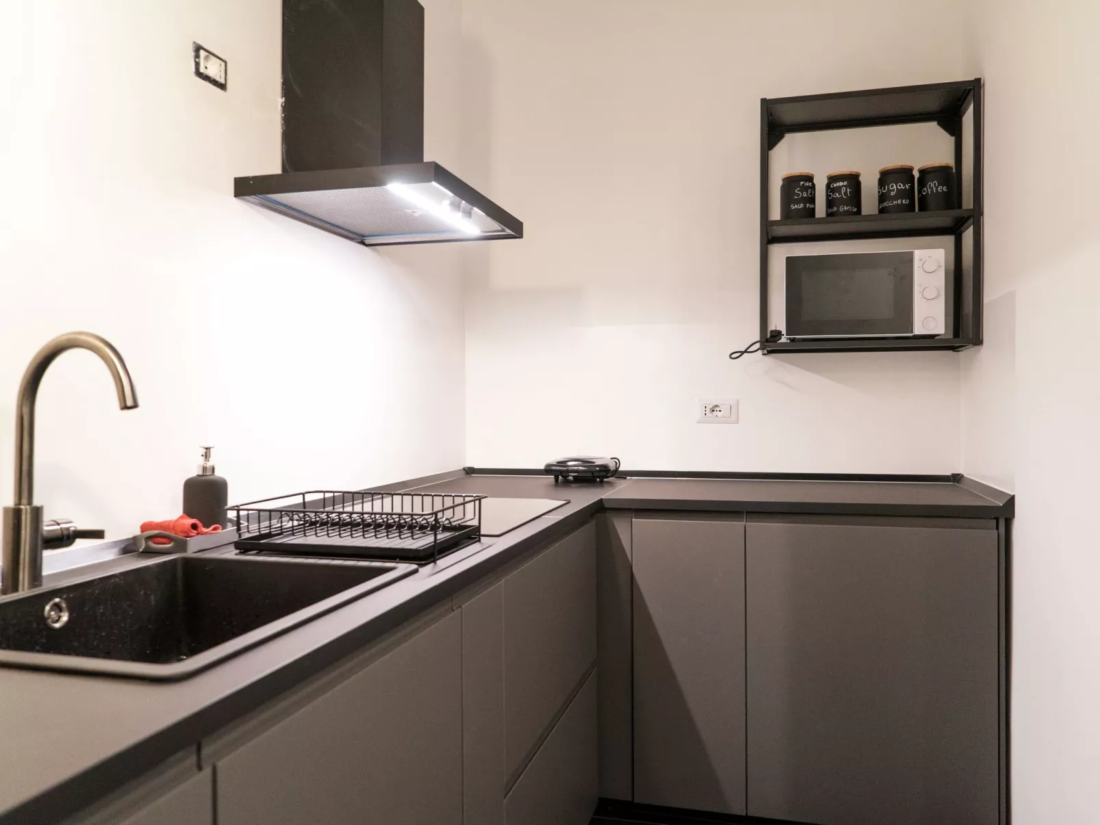 Wohnung 'Danke Vatikan'-Binnen